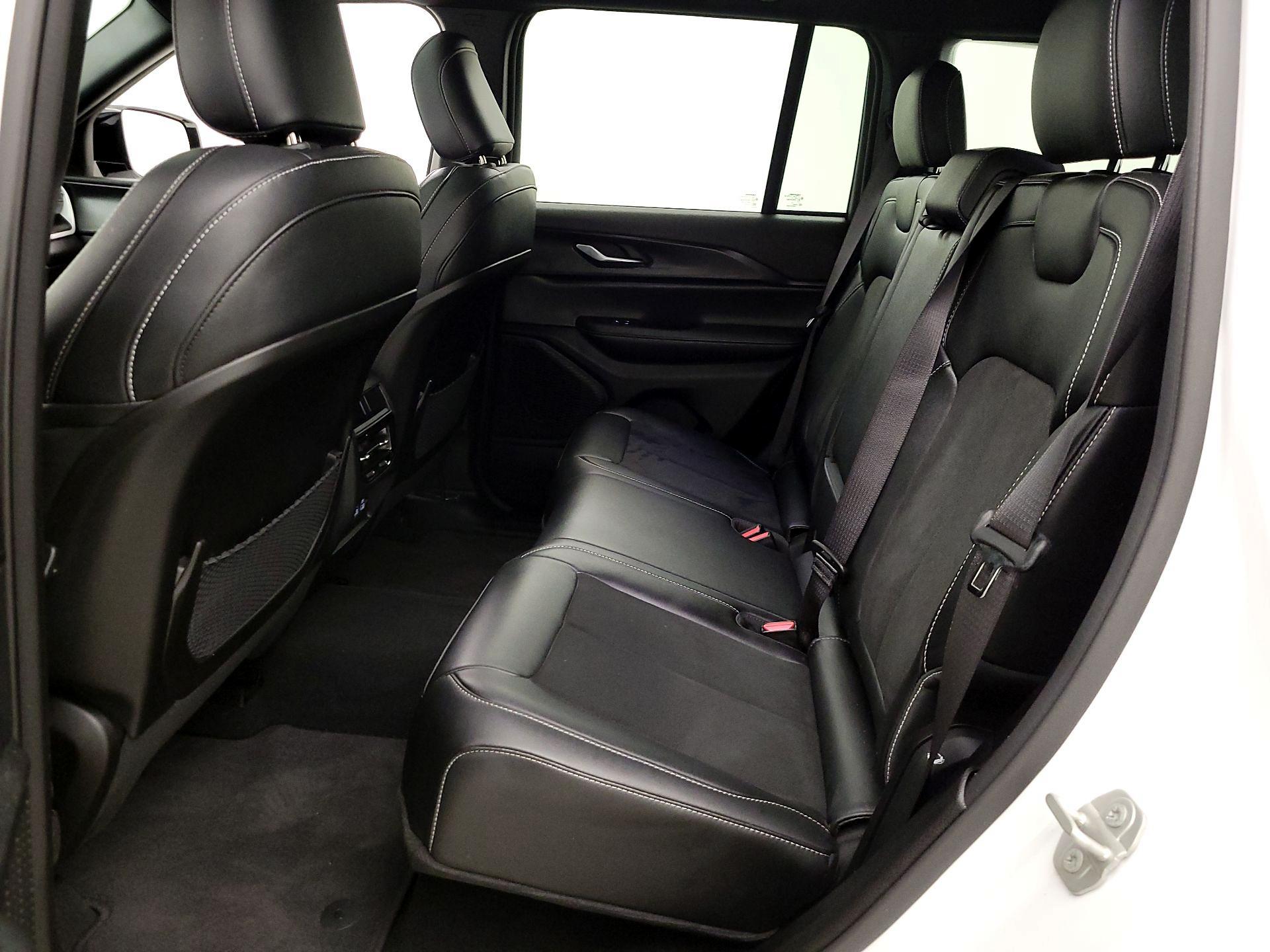 Thumbnail: 2024 Jeep Grand Cherokee - 20