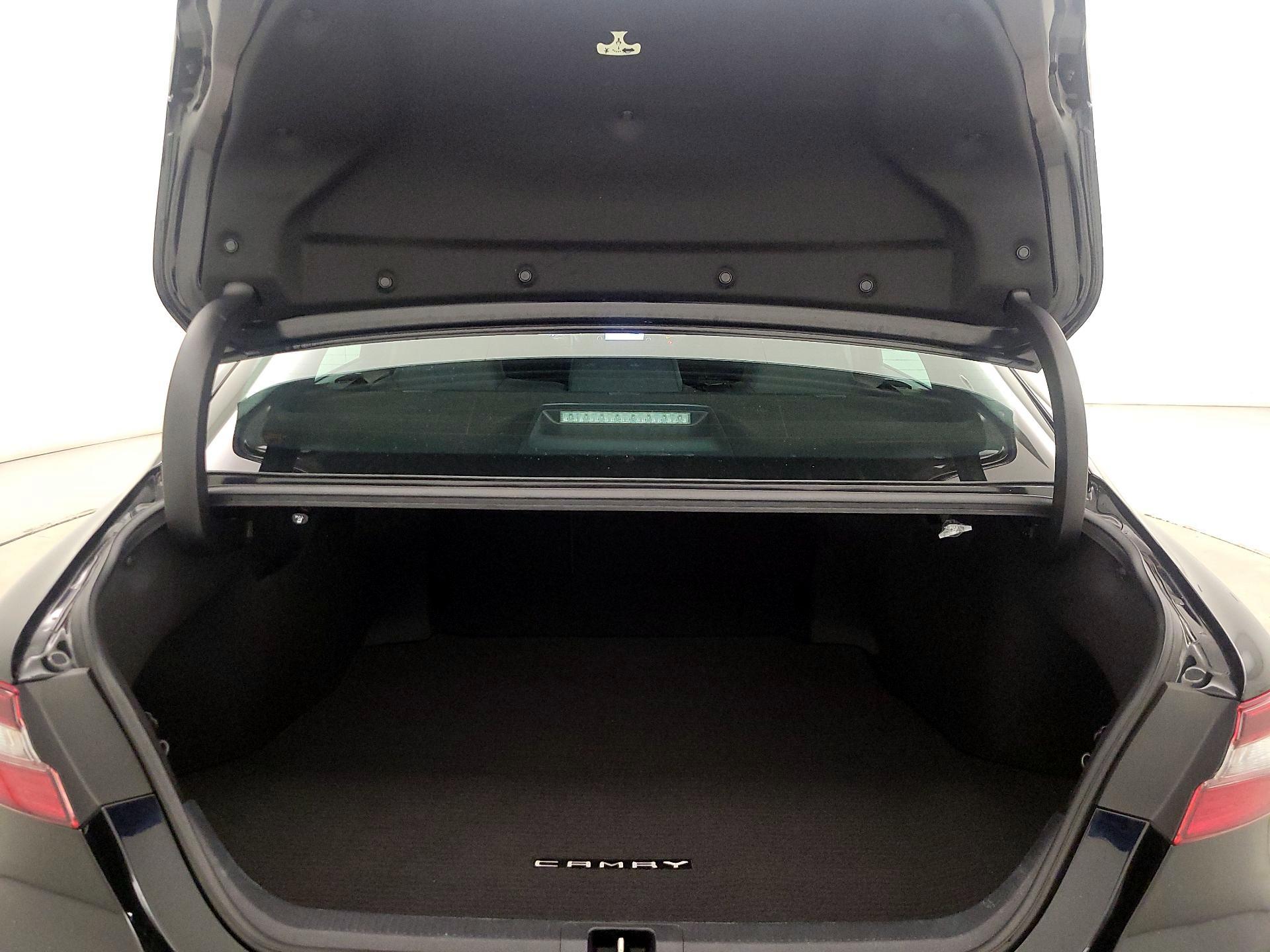 Thumbnail: 2022 Toyota Camry - 20