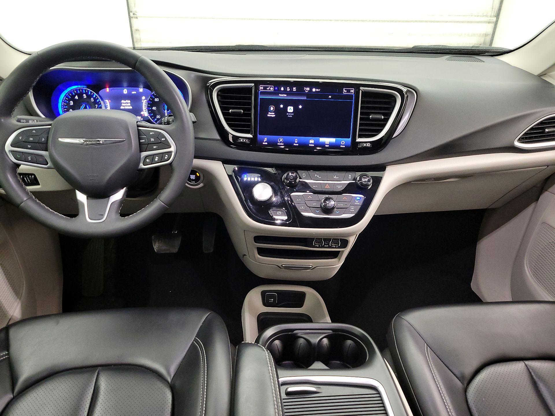 Thumbnail: 2023 Chrysler Pacifica - 9