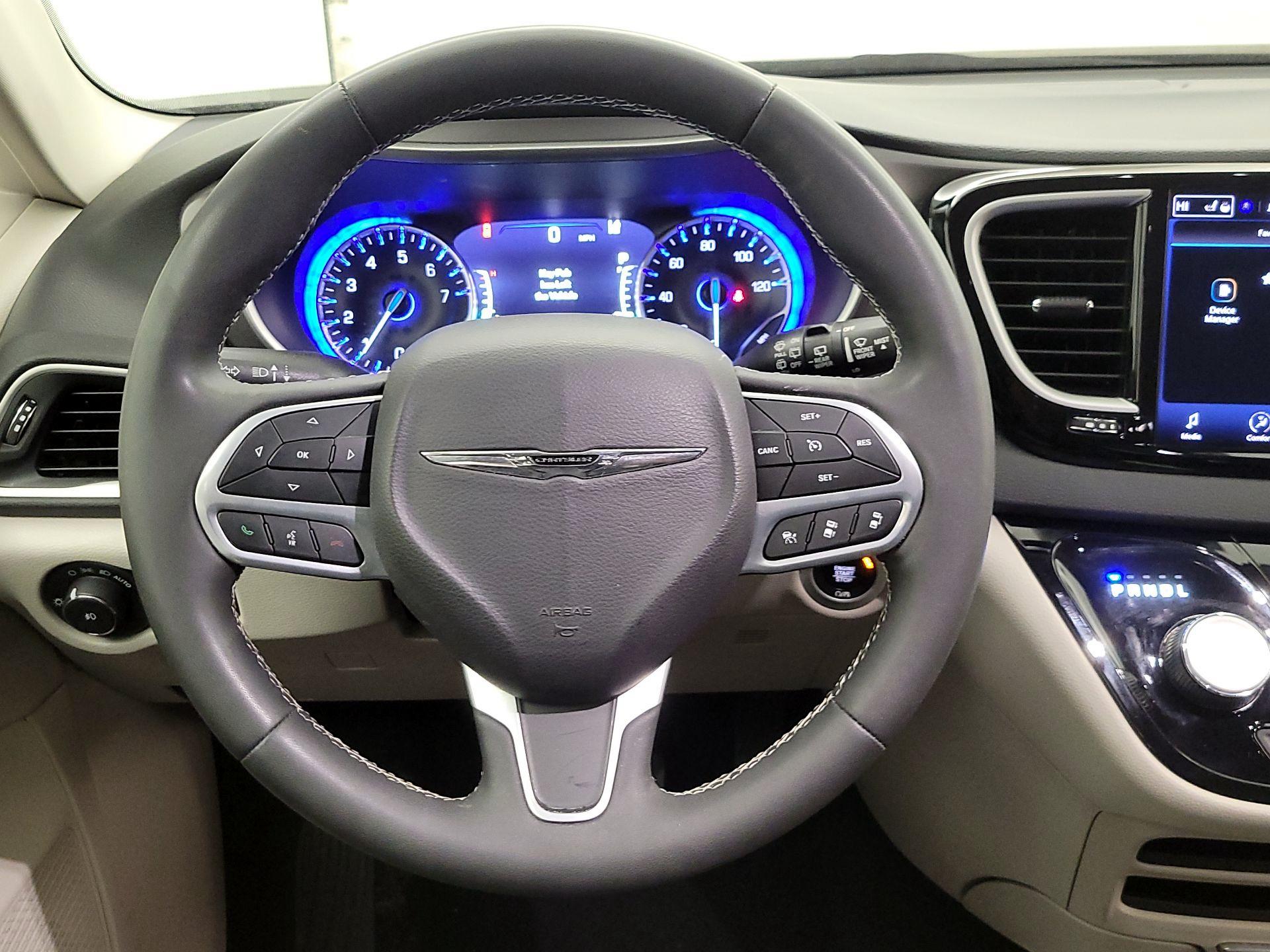 Thumbnail: 2023 Chrysler Pacifica - 10