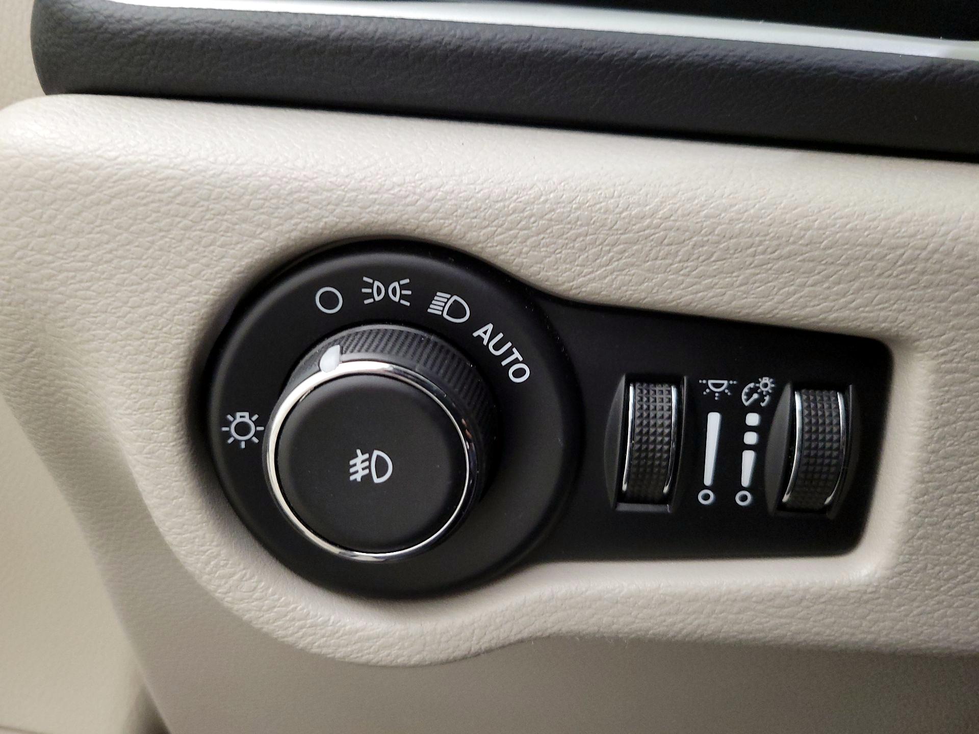 Thumbnail: 2023 Chrysler Pacifica - 13