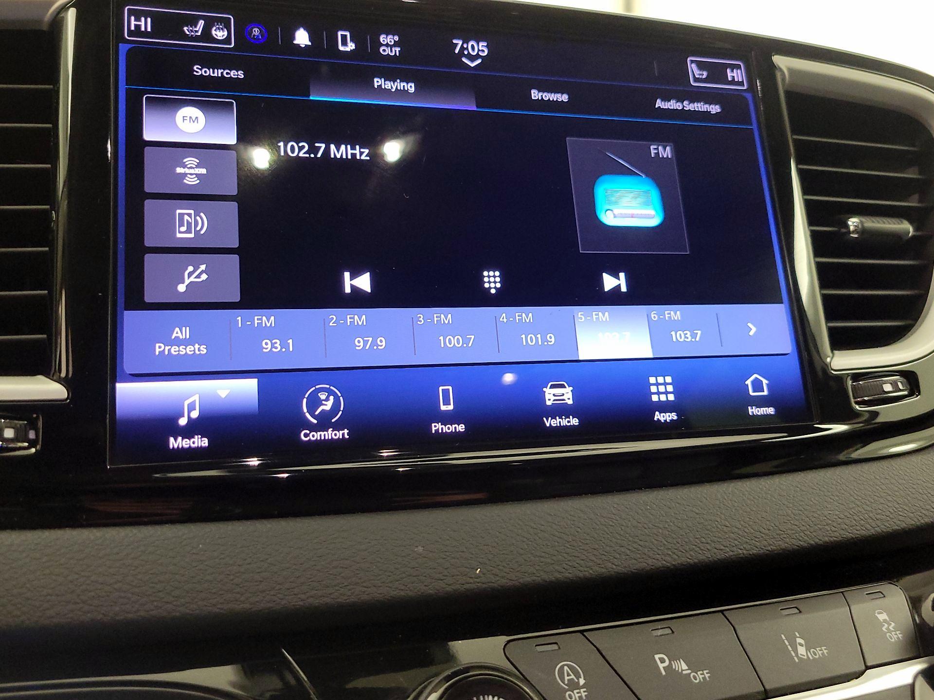 Thumbnail: 2023 Chrysler Pacifica - 15