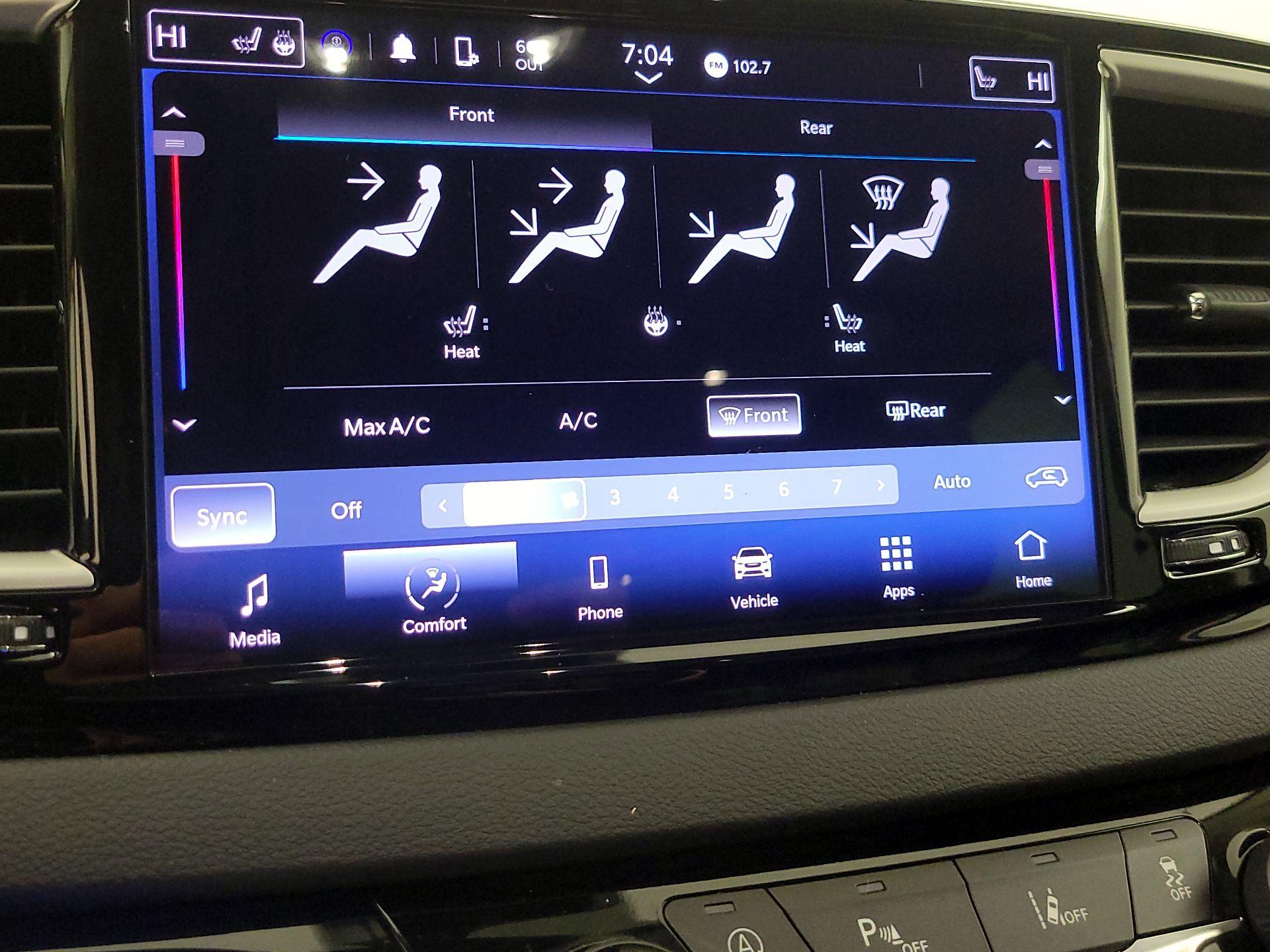 Thumbnail: 2023 Chrysler Pacifica - 16