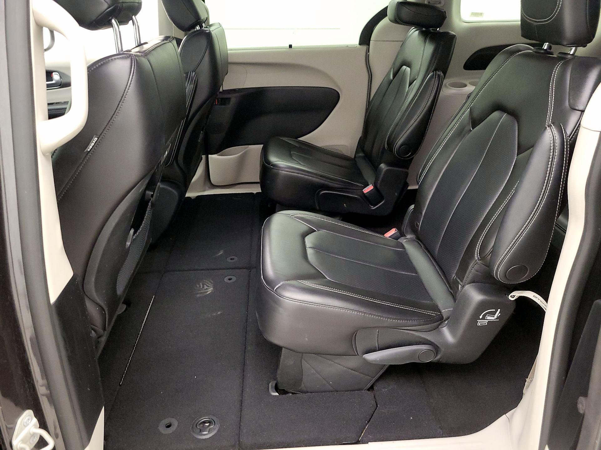 Thumbnail: 2023 Chrysler Pacifica - 19