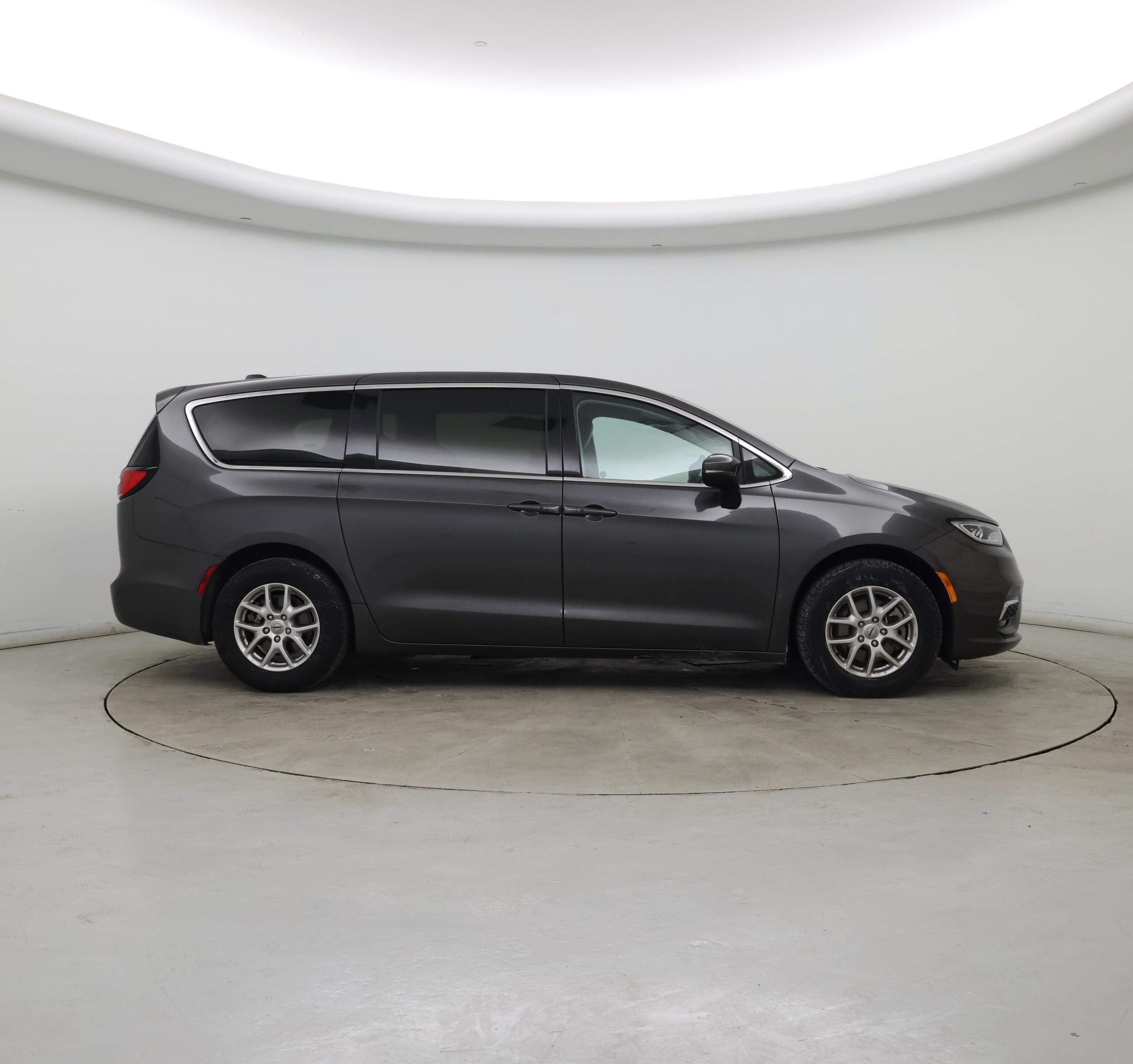 Thumbnail: 2023 Chrysler Pacifica - 7