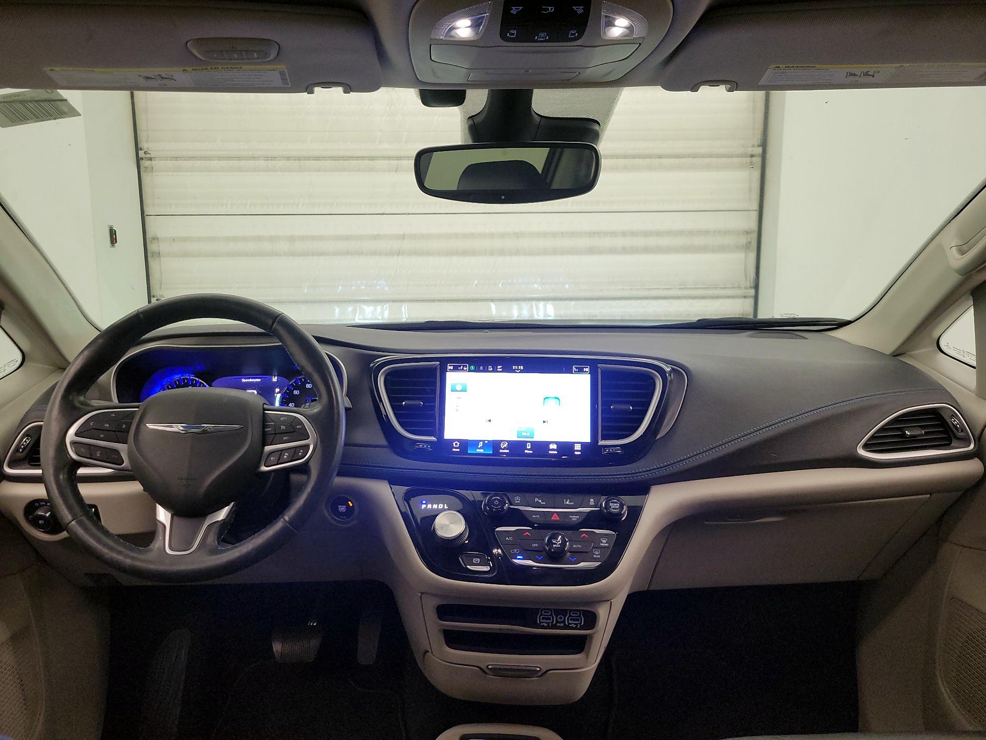 Thumbnail: 2021 Chrysler Pacifica - 9