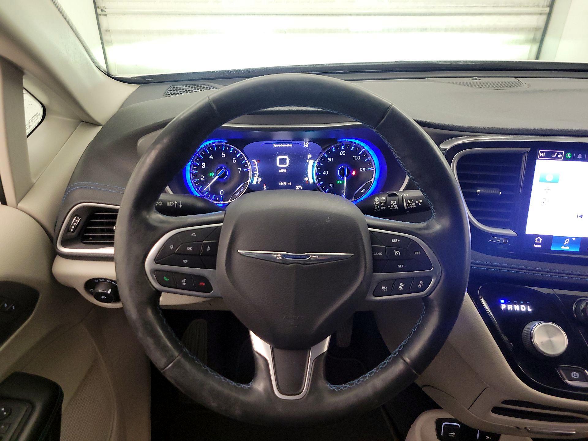 Thumbnail: 2021 Chrysler Pacifica - 10