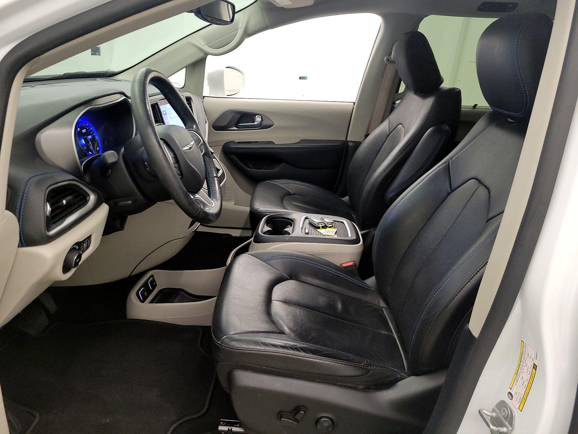 Thumbnail: 2021 Chrysler Pacifica - 11