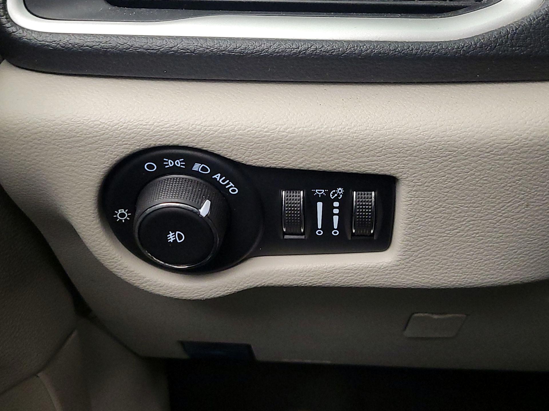 Thumbnail: 2021 Chrysler Pacifica - 13