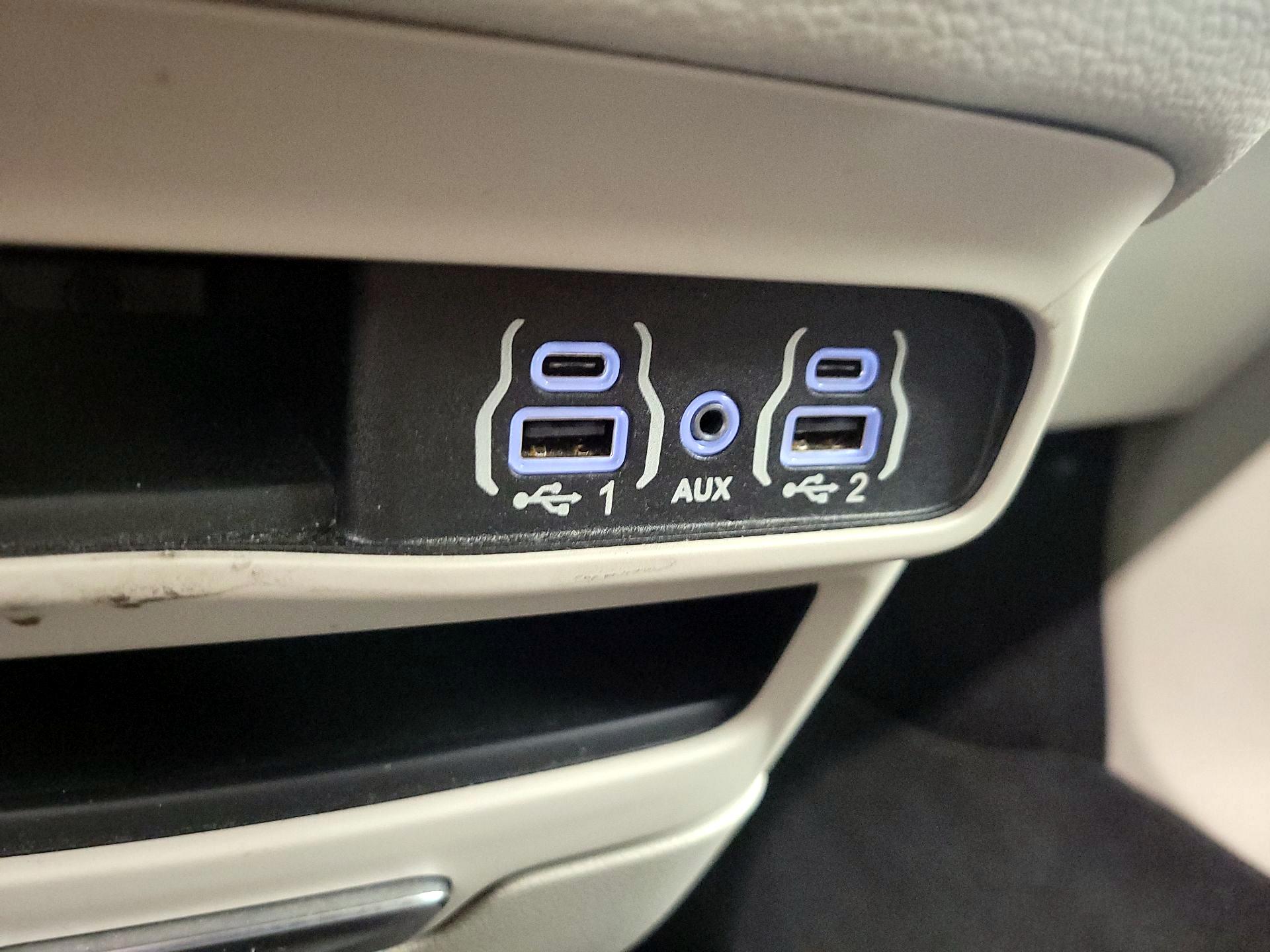 Thumbnail: 2021 Chrysler Pacifica - 18