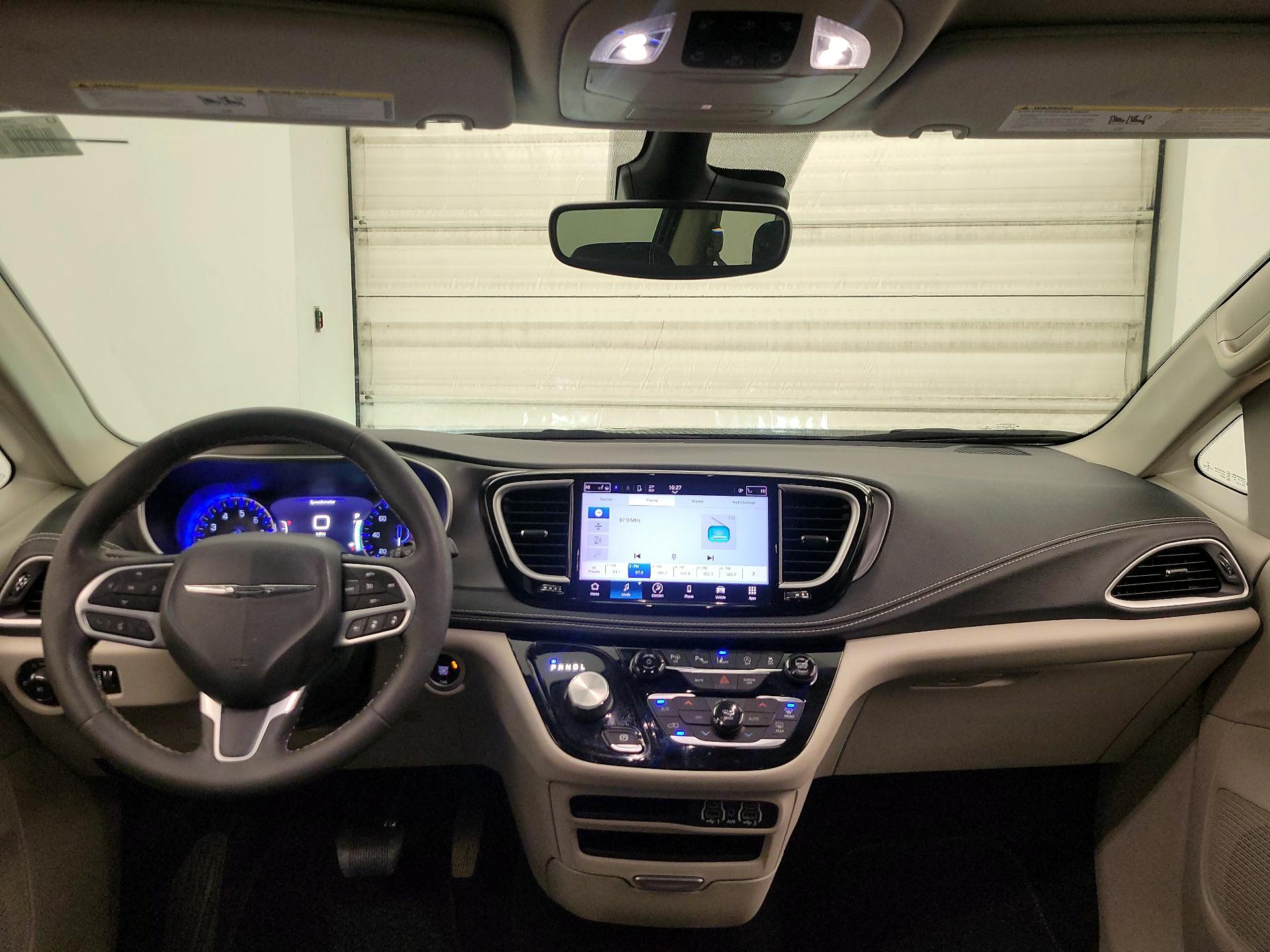 Thumbnail: 2023 Chrysler Pacifica - 9