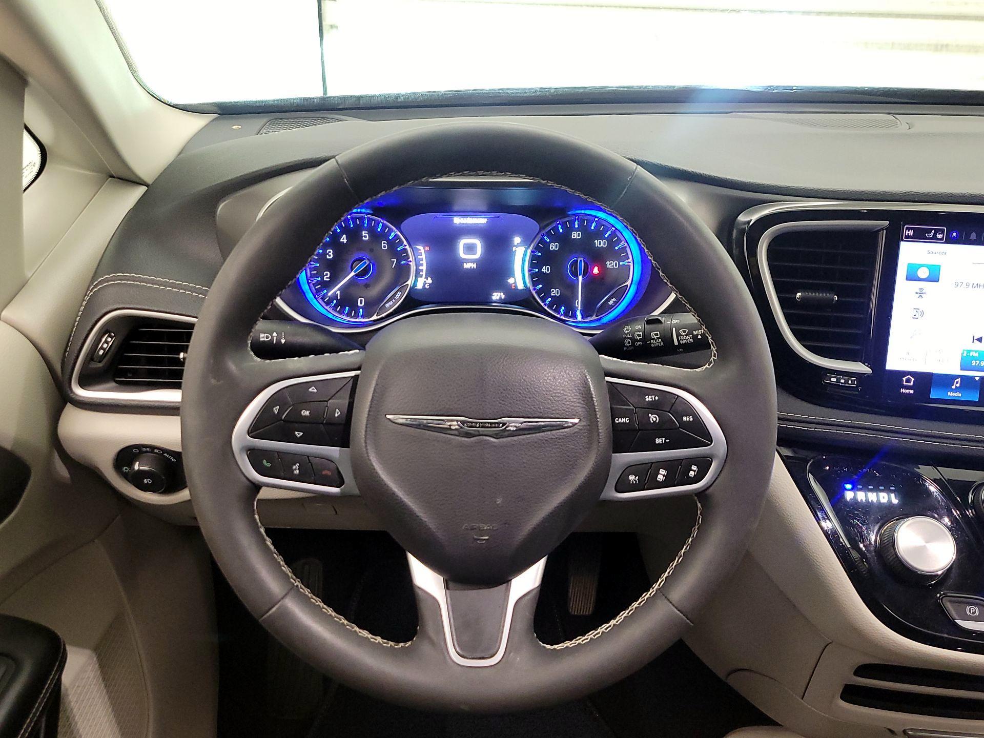 Thumbnail: 2023 Chrysler Pacifica - 10