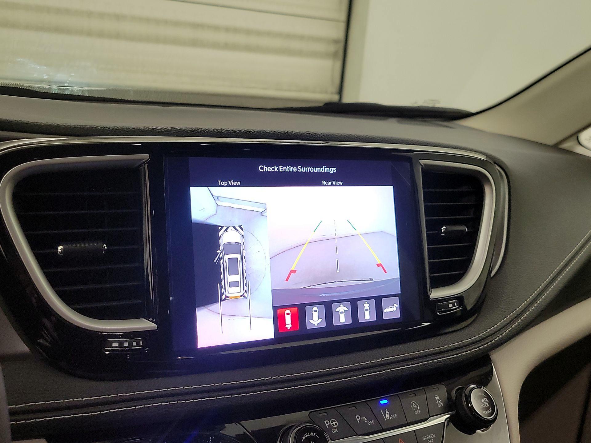 Thumbnail: 2023 Chrysler Pacifica - 14