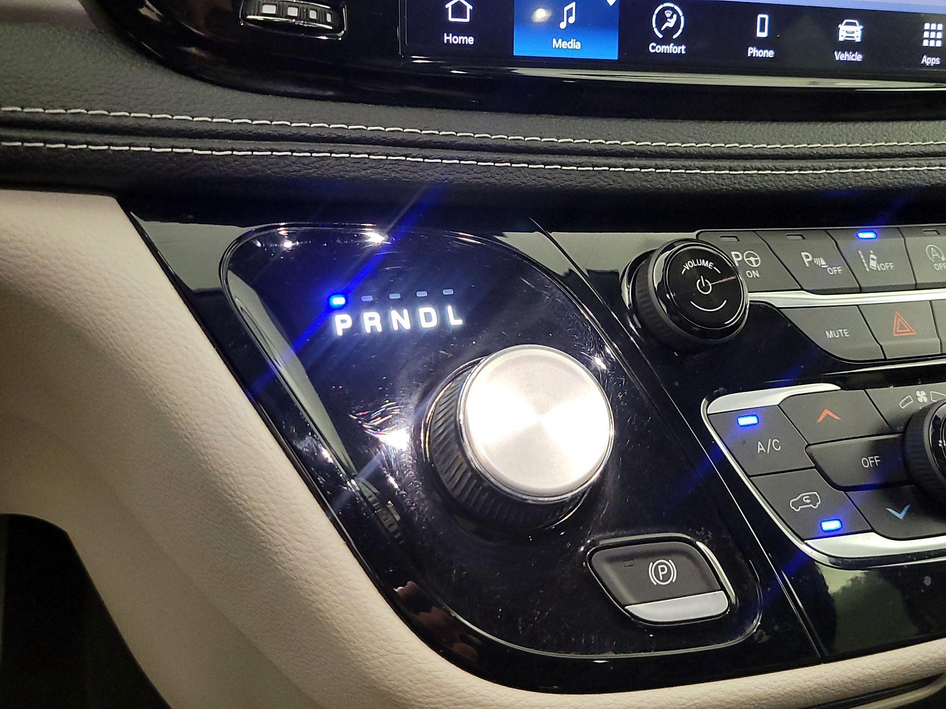 Thumbnail: 2023 Chrysler Pacifica - 17