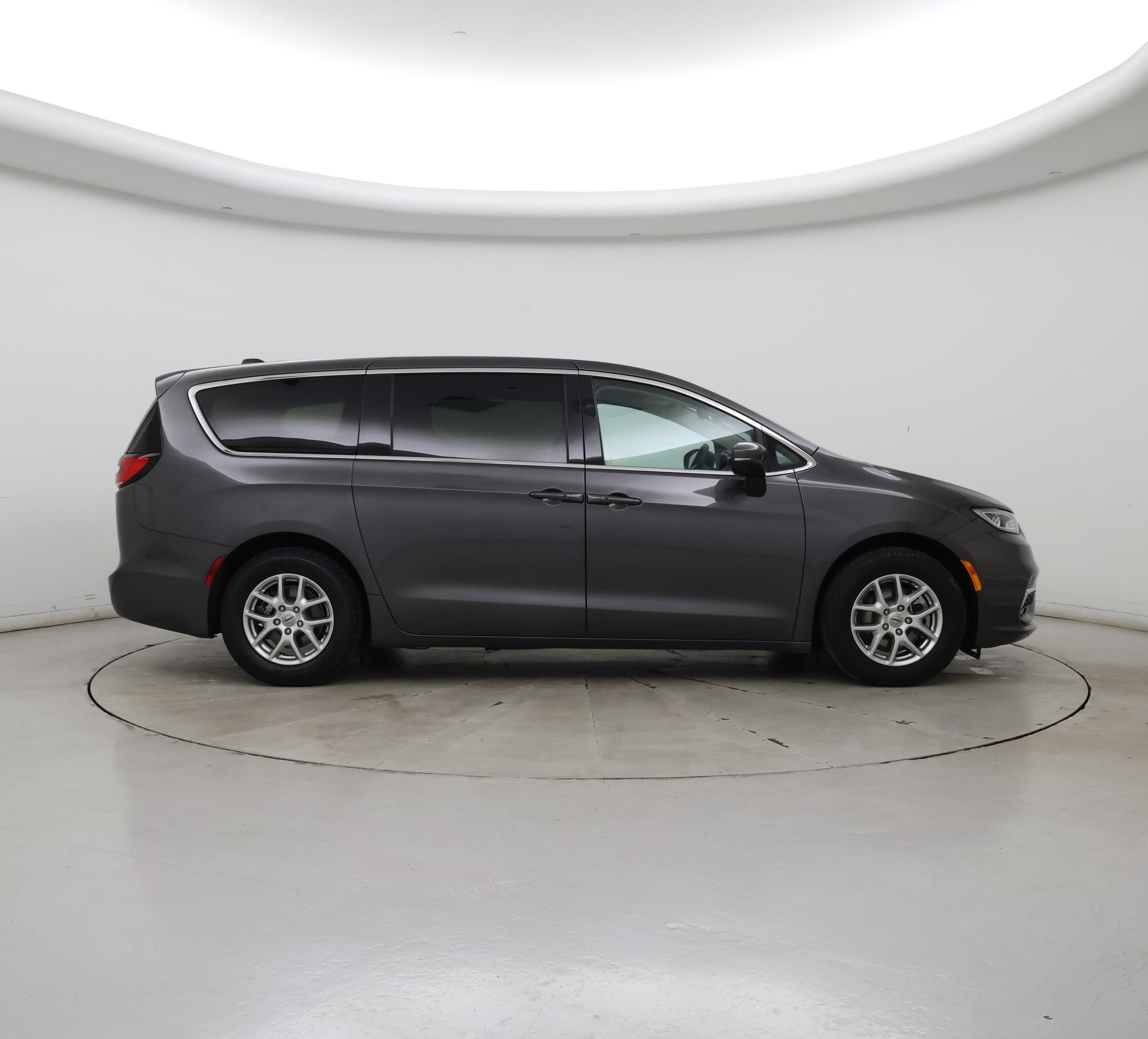 Thumbnail: 2023 Chrysler Pacifica - 7