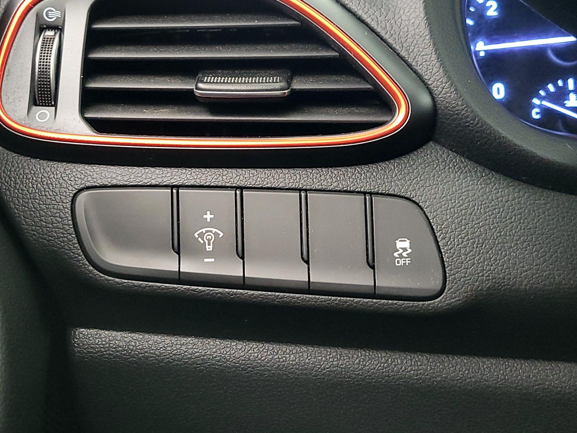 Thumbnail: 2020 Hyundai Elantra - 13