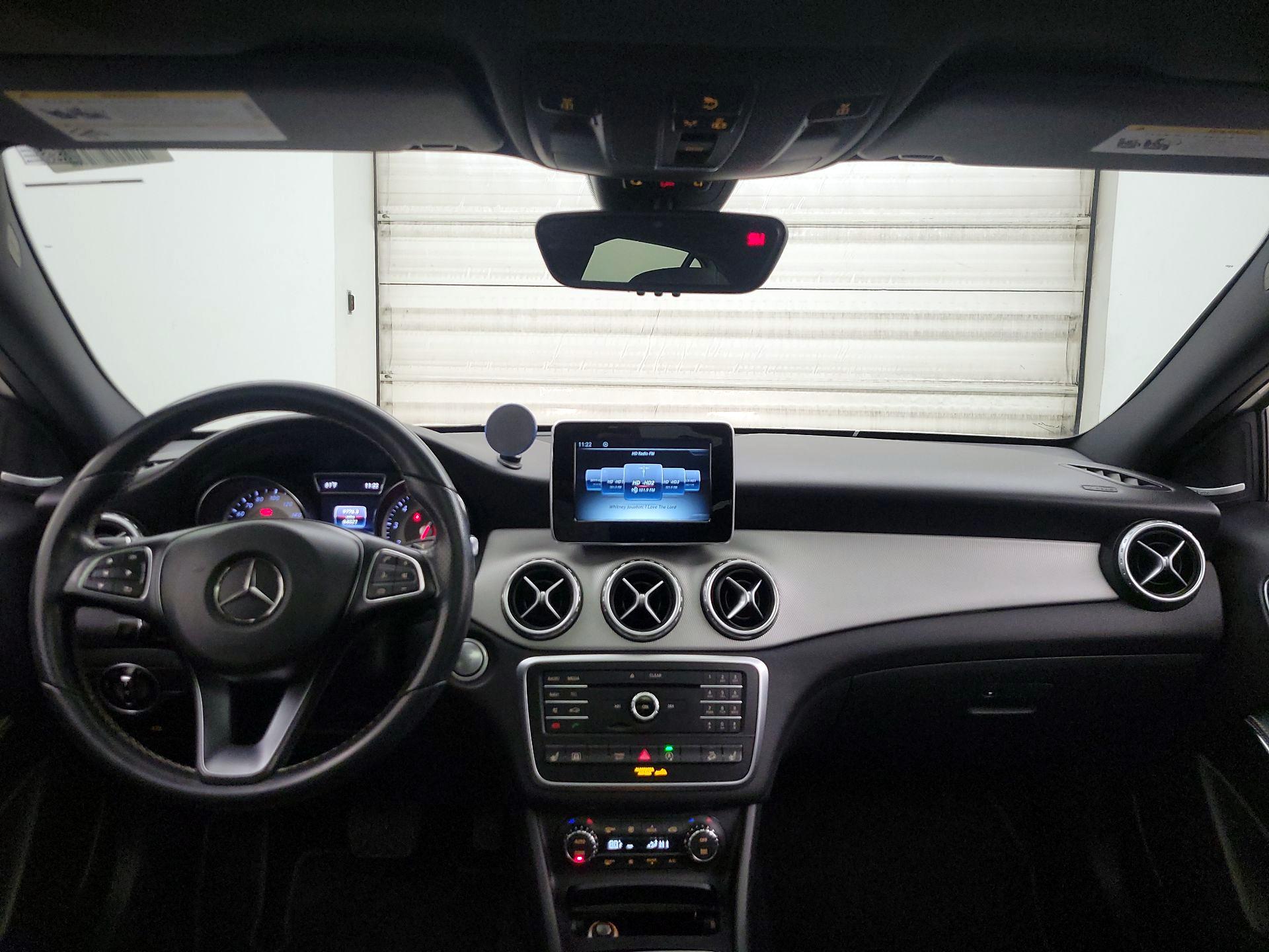 Thumbnail: 2016 Mercedes-Benz GLA - 9