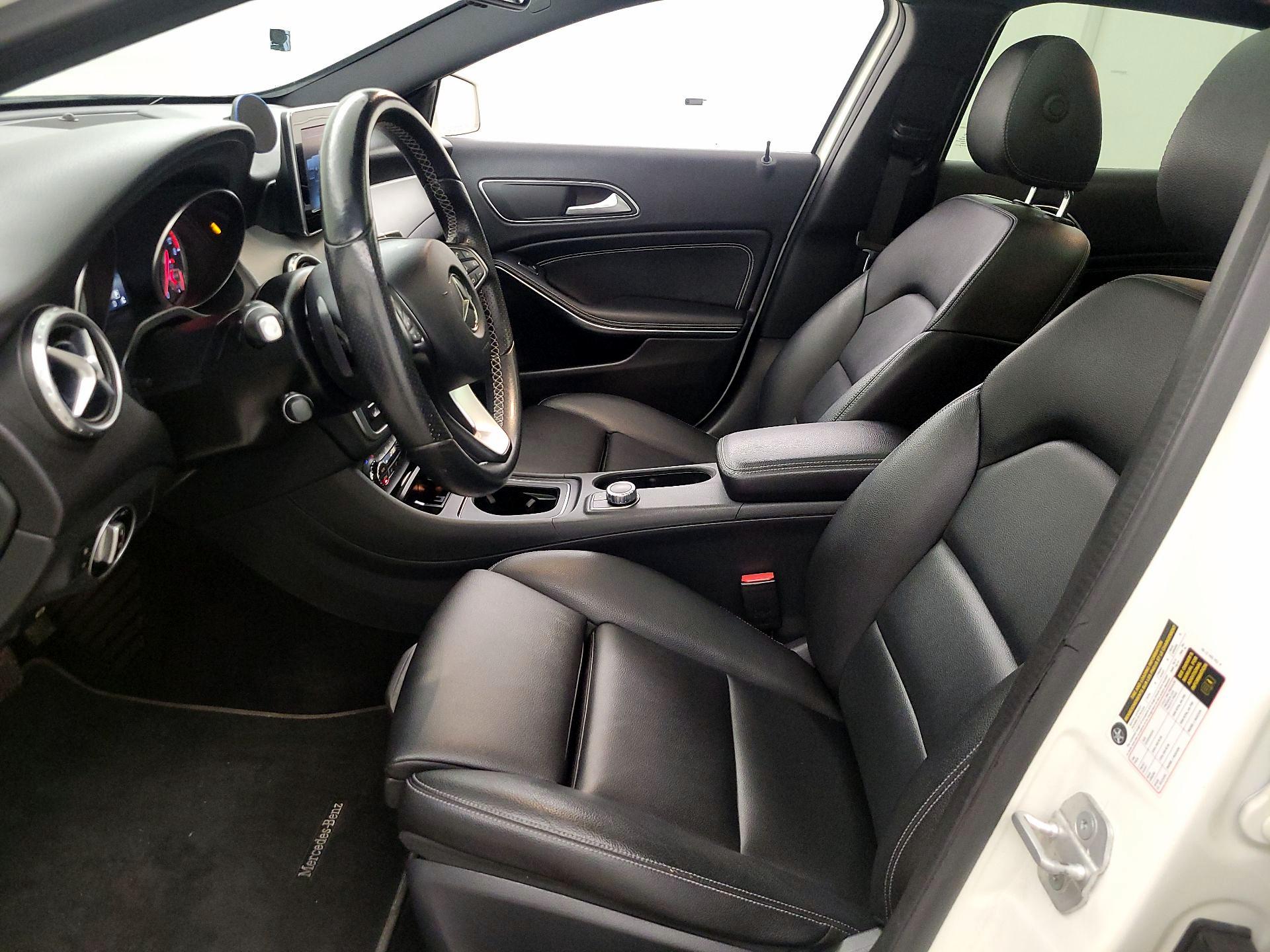 Thumbnail: 2016 Mercedes-Benz GLA - 11