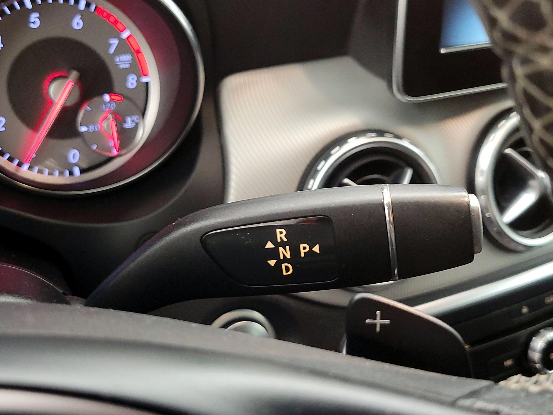 Thumbnail: 2016 Mercedes-Benz GLA - 17