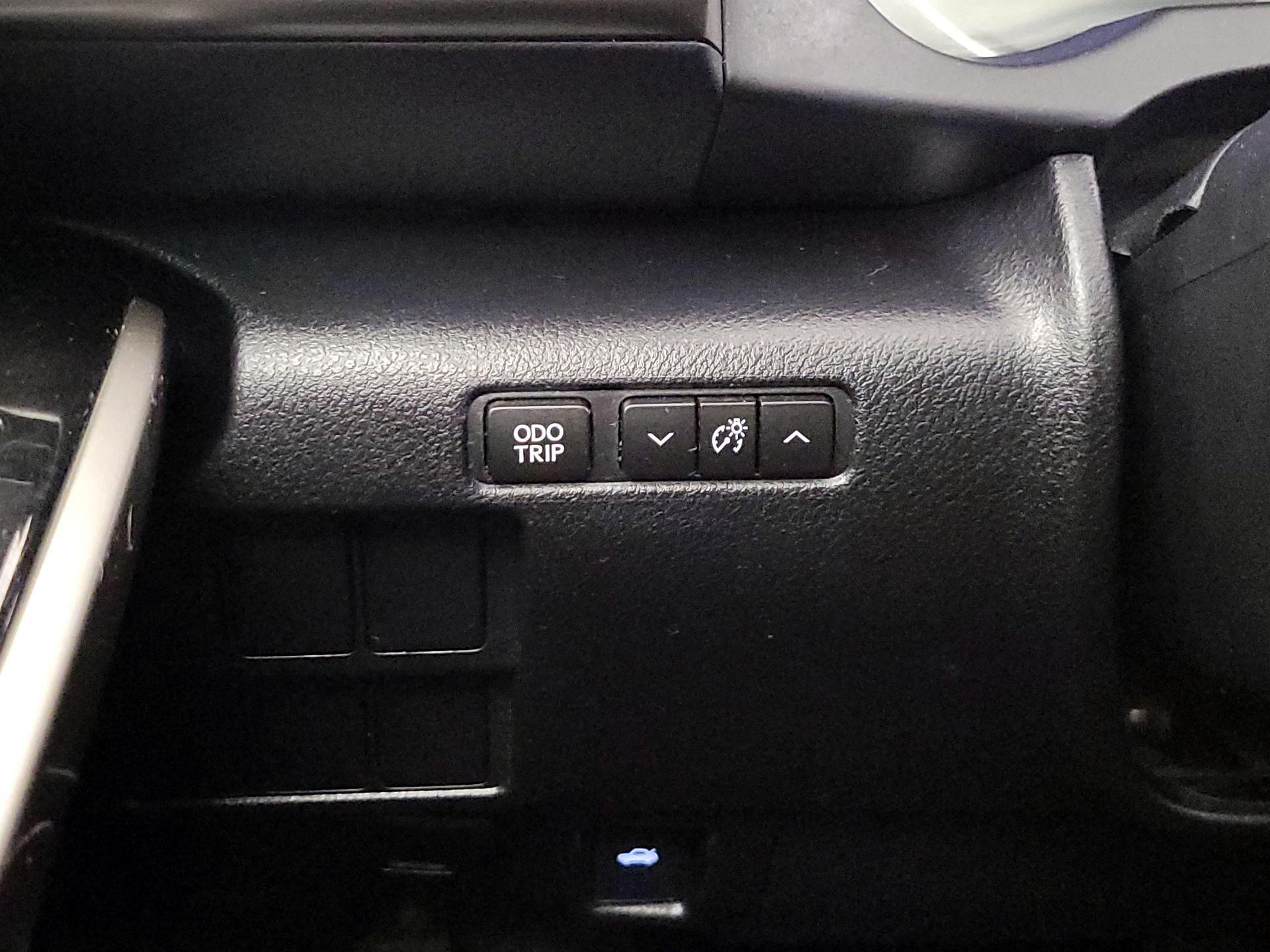 Thumbnail: 2016 Lexus IS - 13