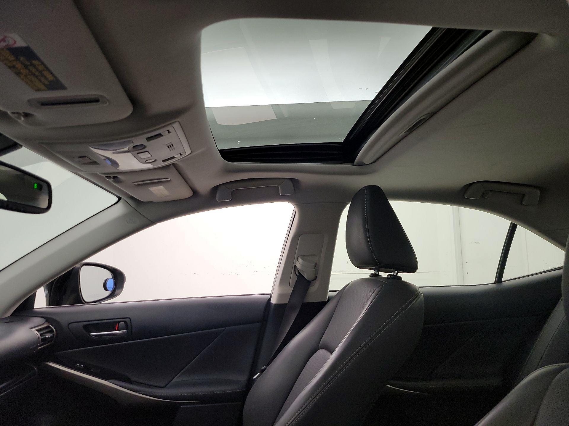 Thumbnail: 2016 Lexus IS - 19