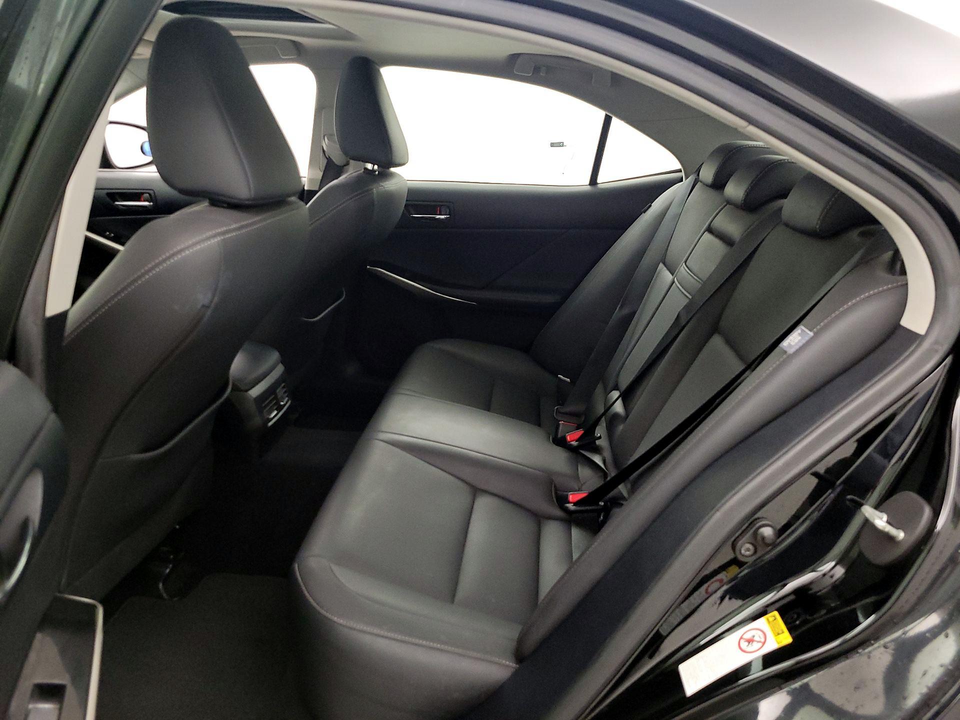 Thumbnail: 2016 Lexus IS - 20