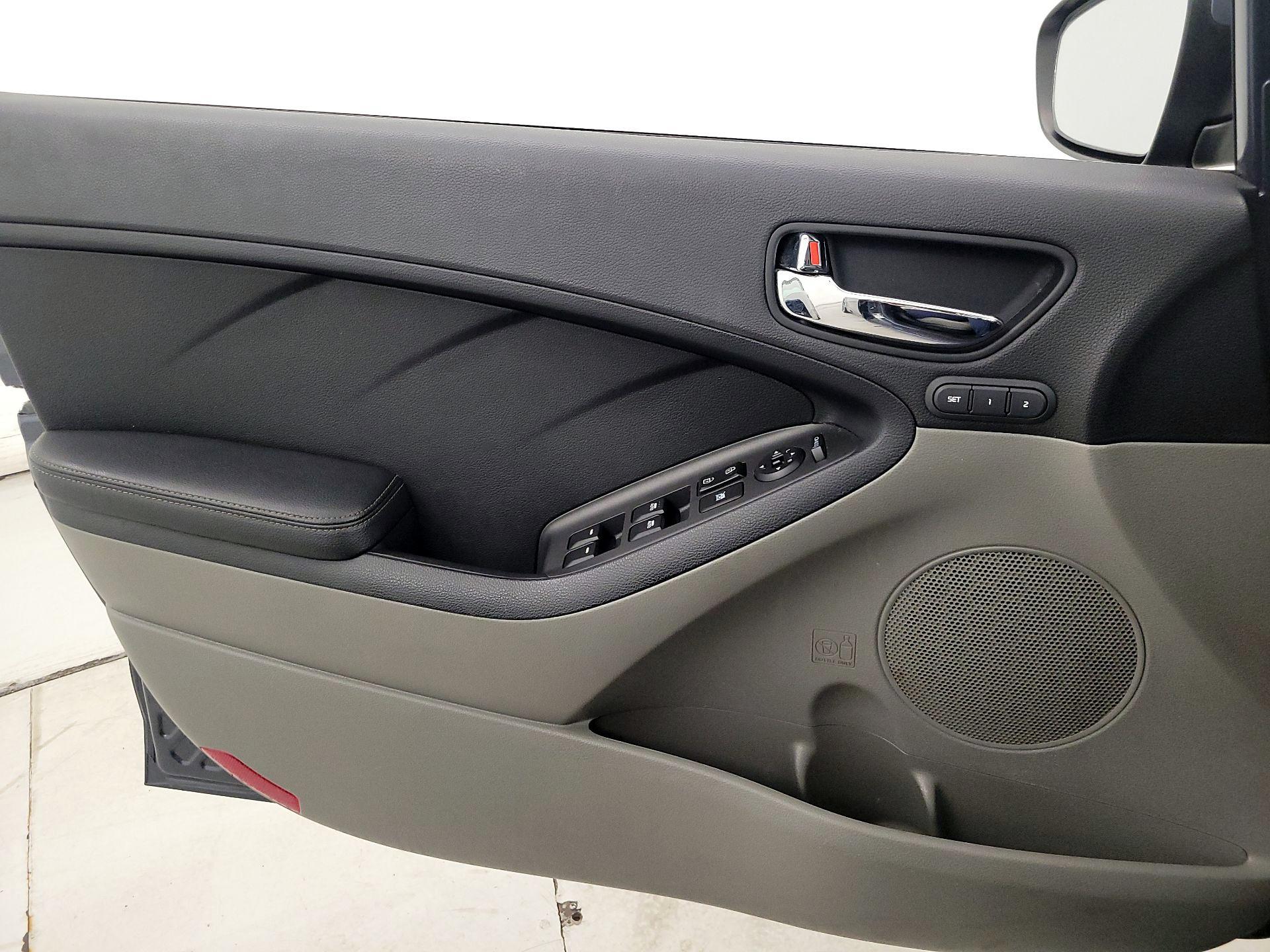 Thumbnail: 2015 Kia Forte - 12