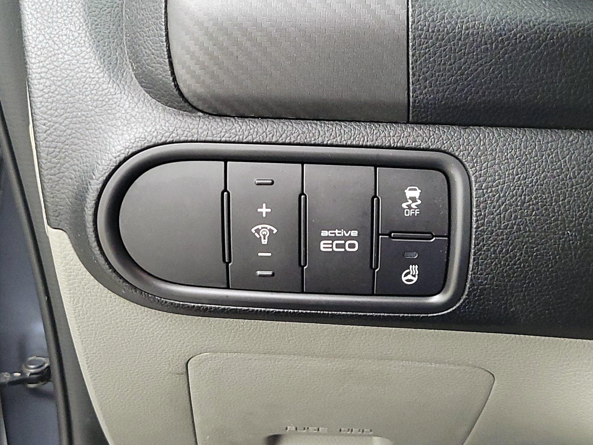 Thumbnail: 2015 Kia Forte - 13