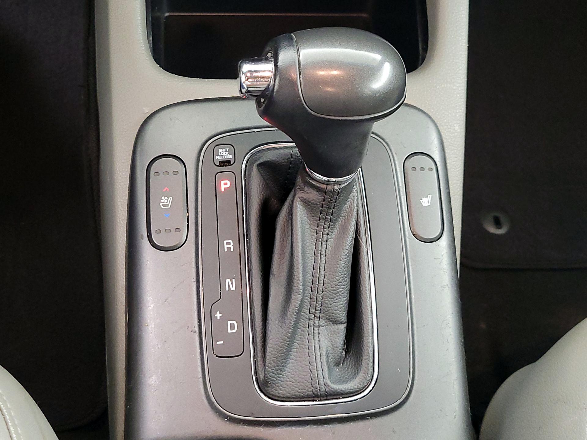 Thumbnail: 2015 Kia Forte - 17