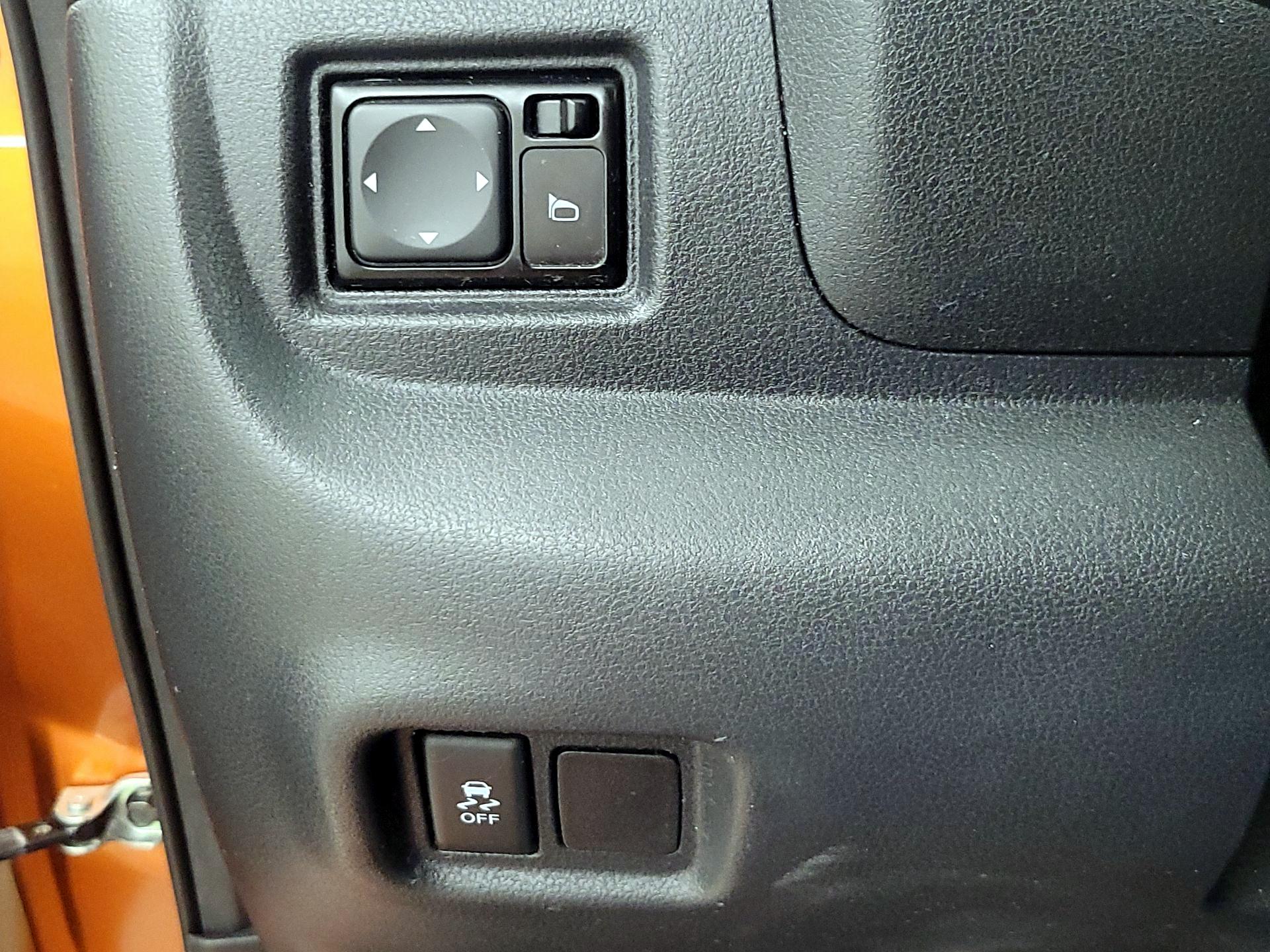 Thumbnail: 2017 Nissan Versa Note - 13