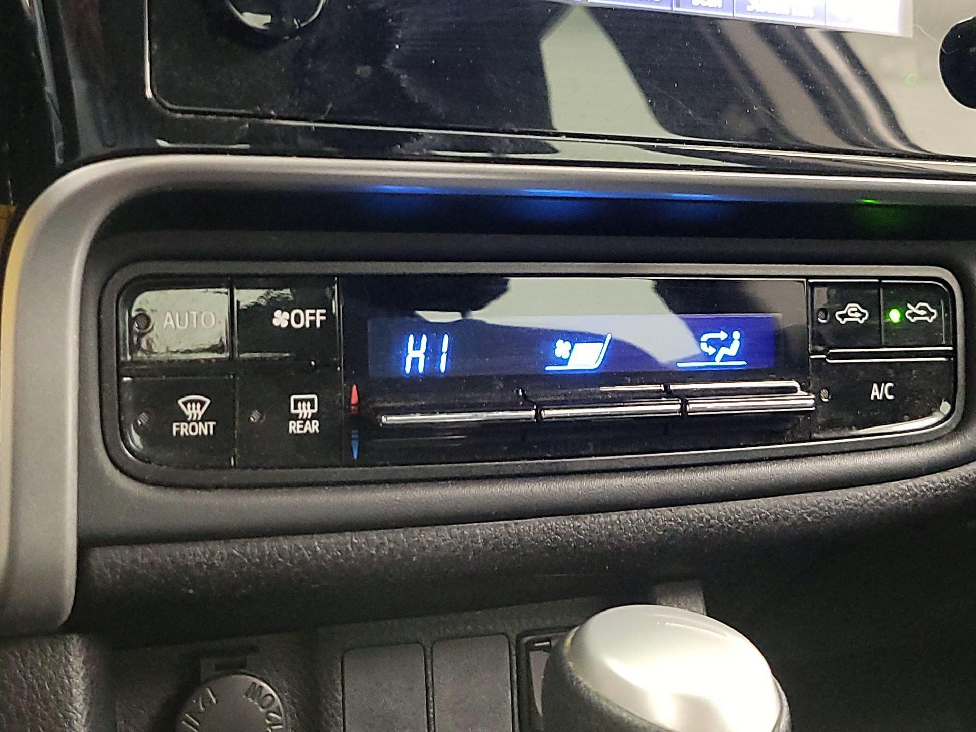 Thumbnail: 2018 Toyota Corolla - 16