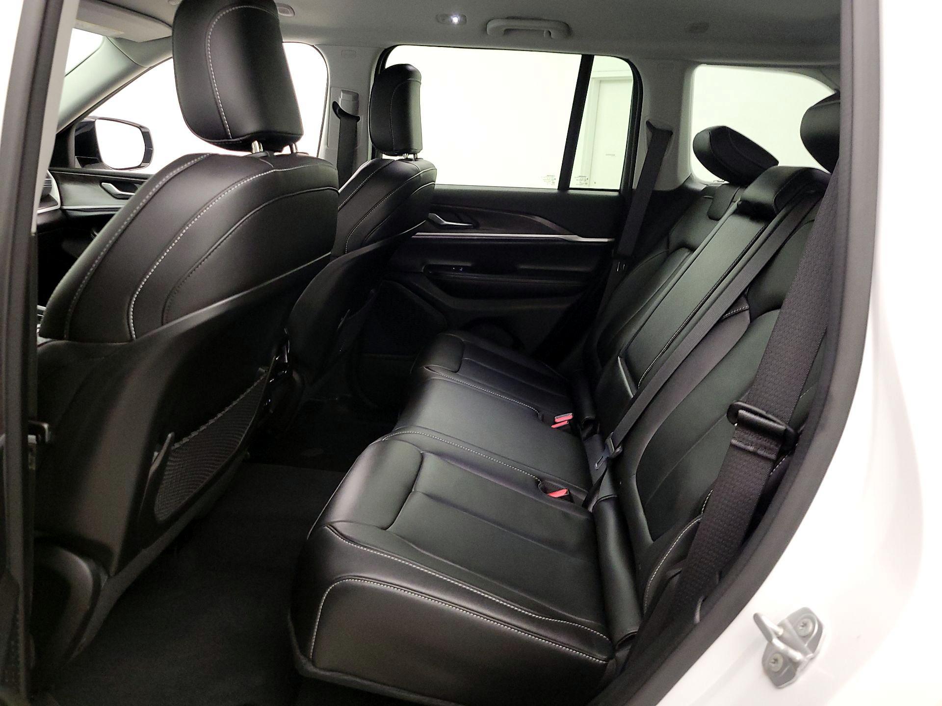 Thumbnail: 2023 Jeep Grand Cherokee - 20