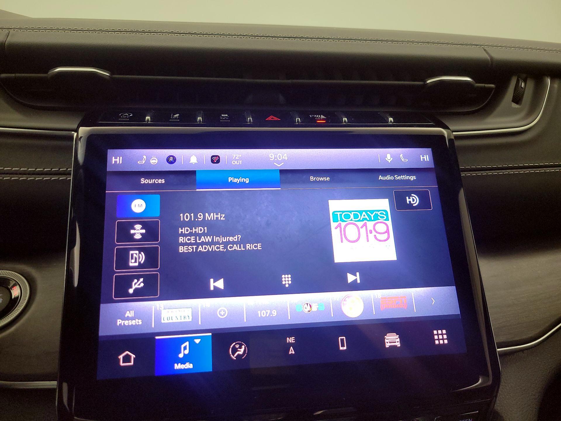 Thumbnail: 2022 Jeep Grand Cherokee - 16