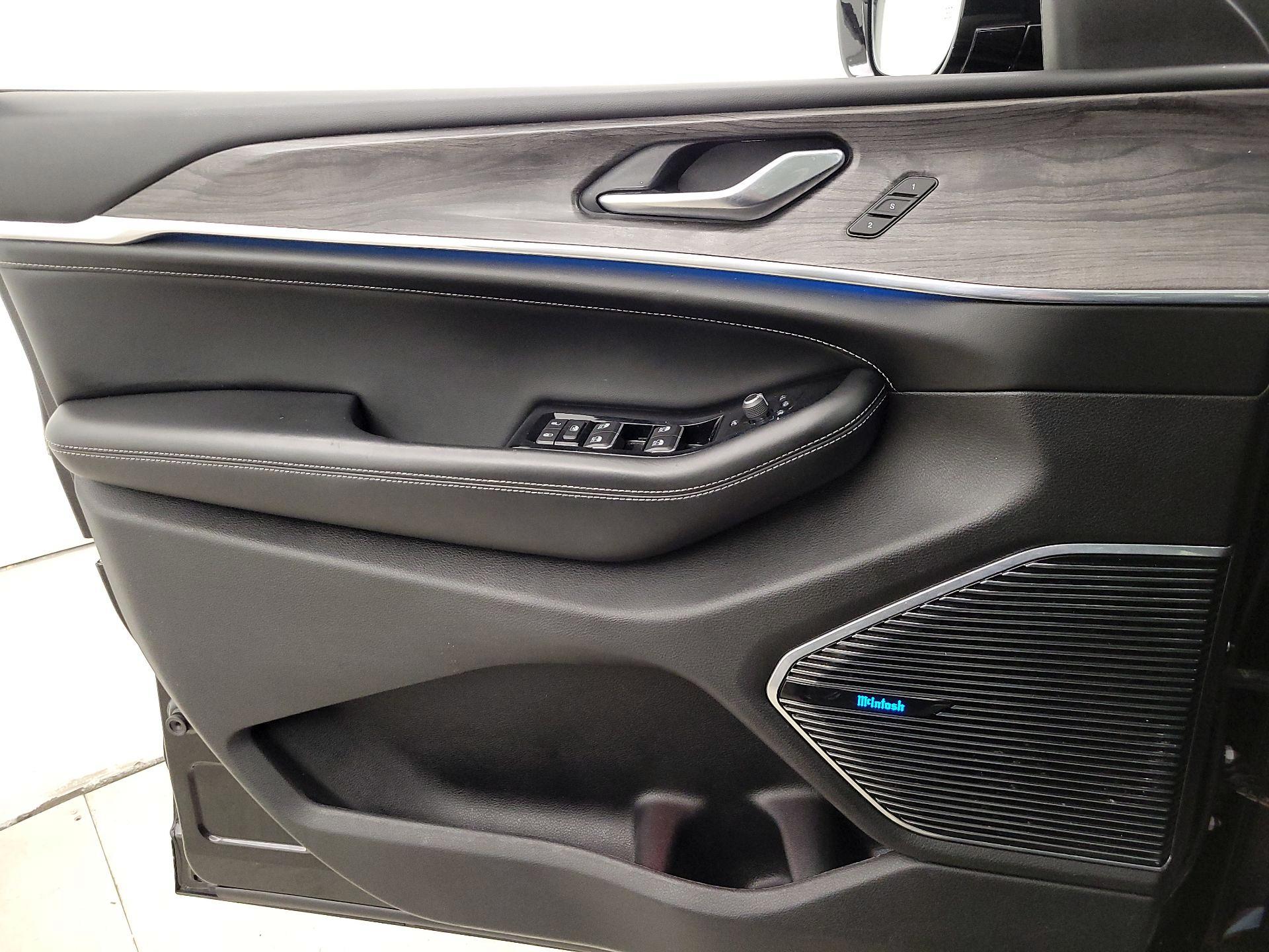 Thumbnail: 2023 Jeep Grand Cherokee - 12