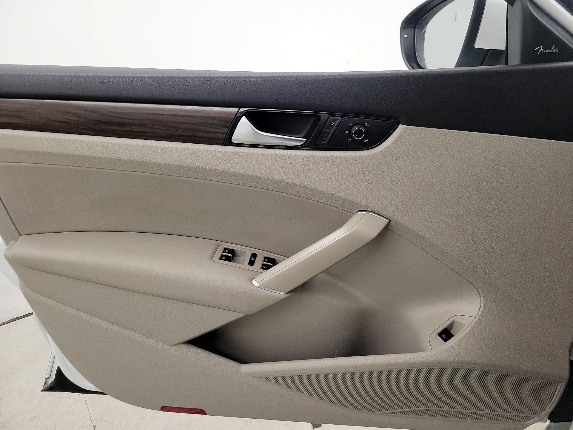 Thumbnail: 2020 Volkswagen Passat - 12