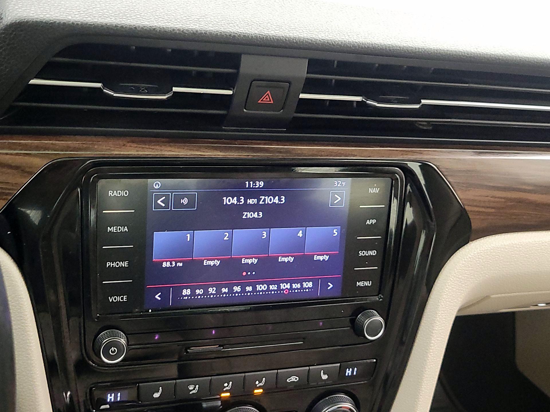 Thumbnail: 2020 Volkswagen Passat - 16