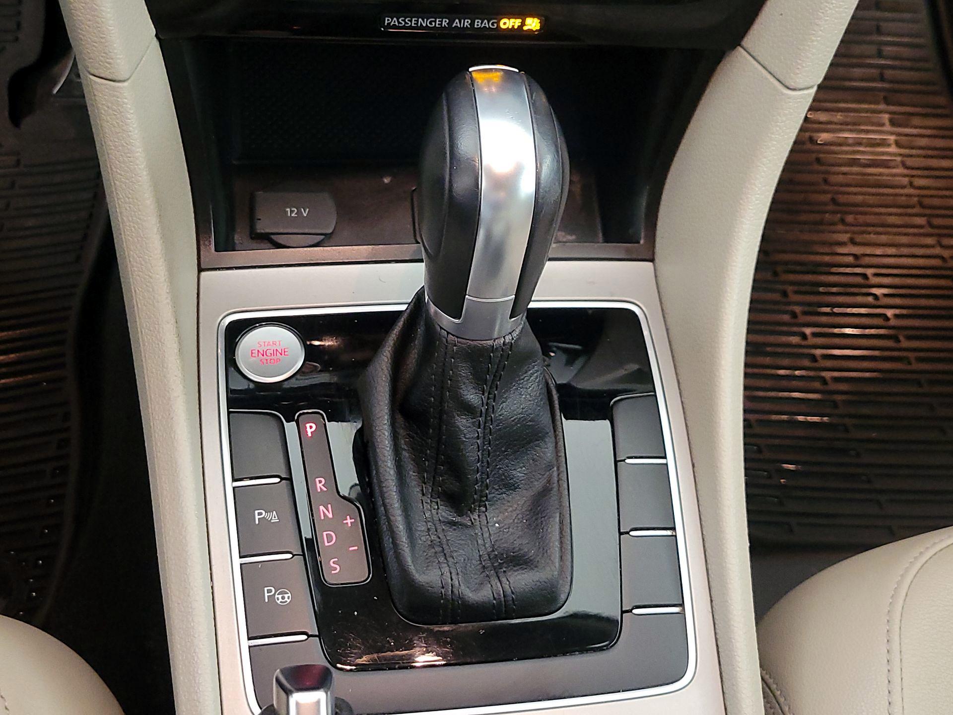 Thumbnail: 2020 Volkswagen Passat - 18