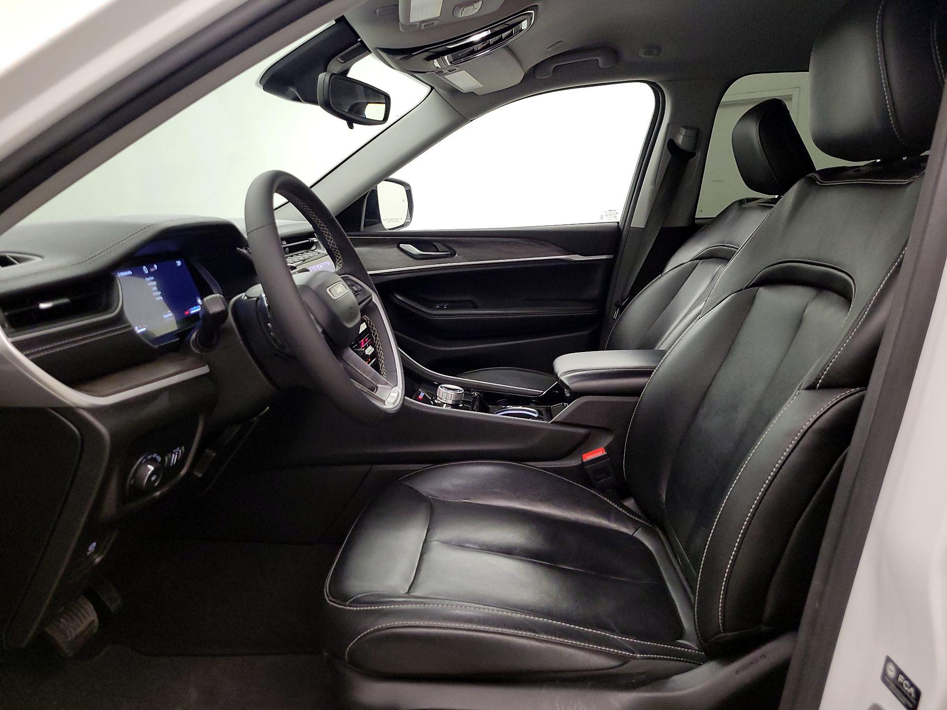 Thumbnail: 2023 Jeep Grand Cherokee - 11