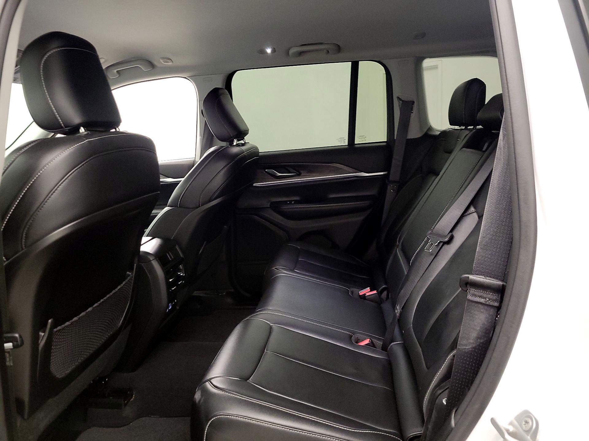 Thumbnail: 2023 Jeep Grand Cherokee - 20