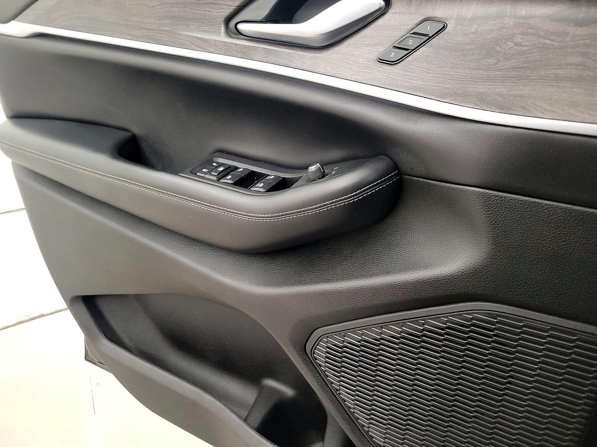 Thumbnail: 2023 Jeep Grand Cherokee - 12