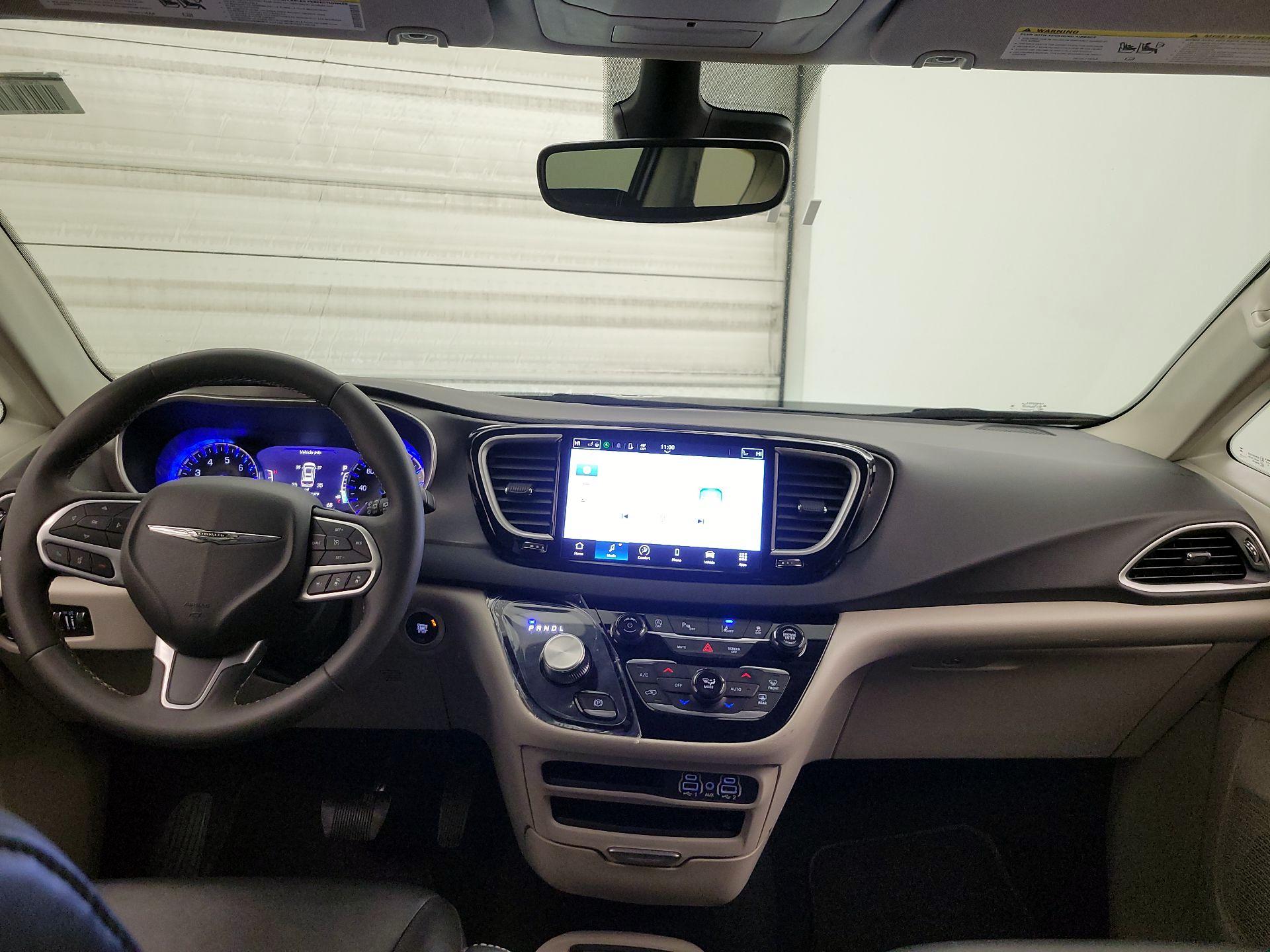 Thumbnail: 2024 Chrysler Pacifica - 9