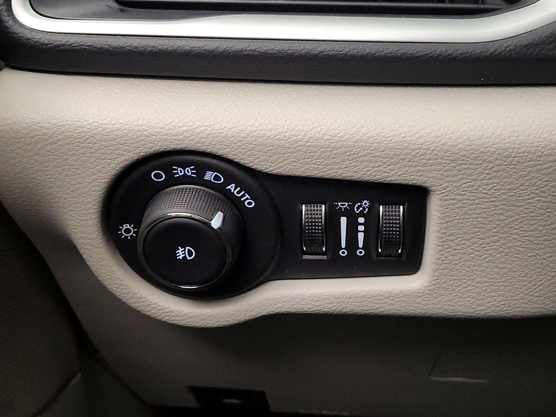 Thumbnail: 2024 Chrysler Pacifica - 13