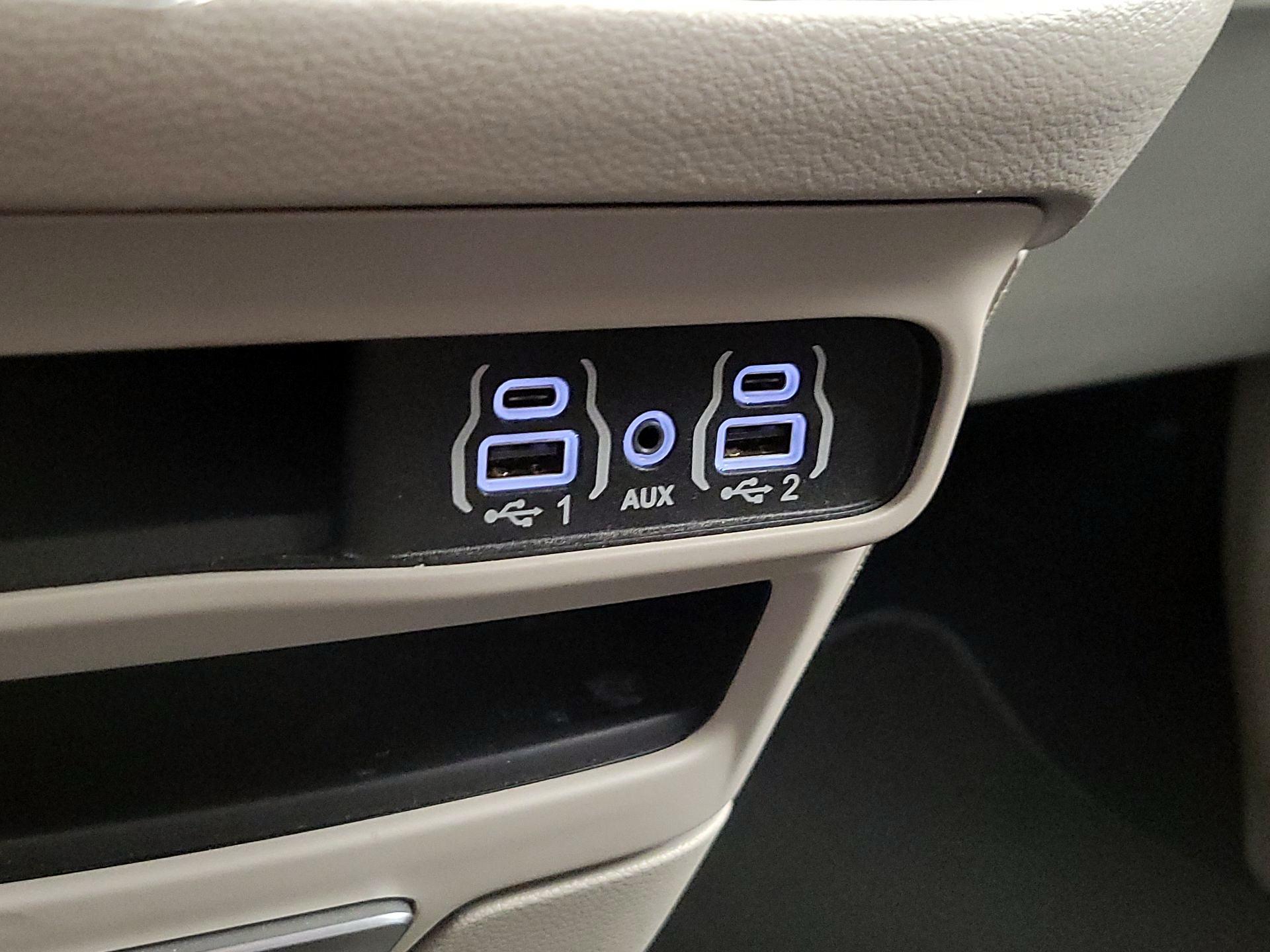 Thumbnail: 2024 Chrysler Pacifica - 18