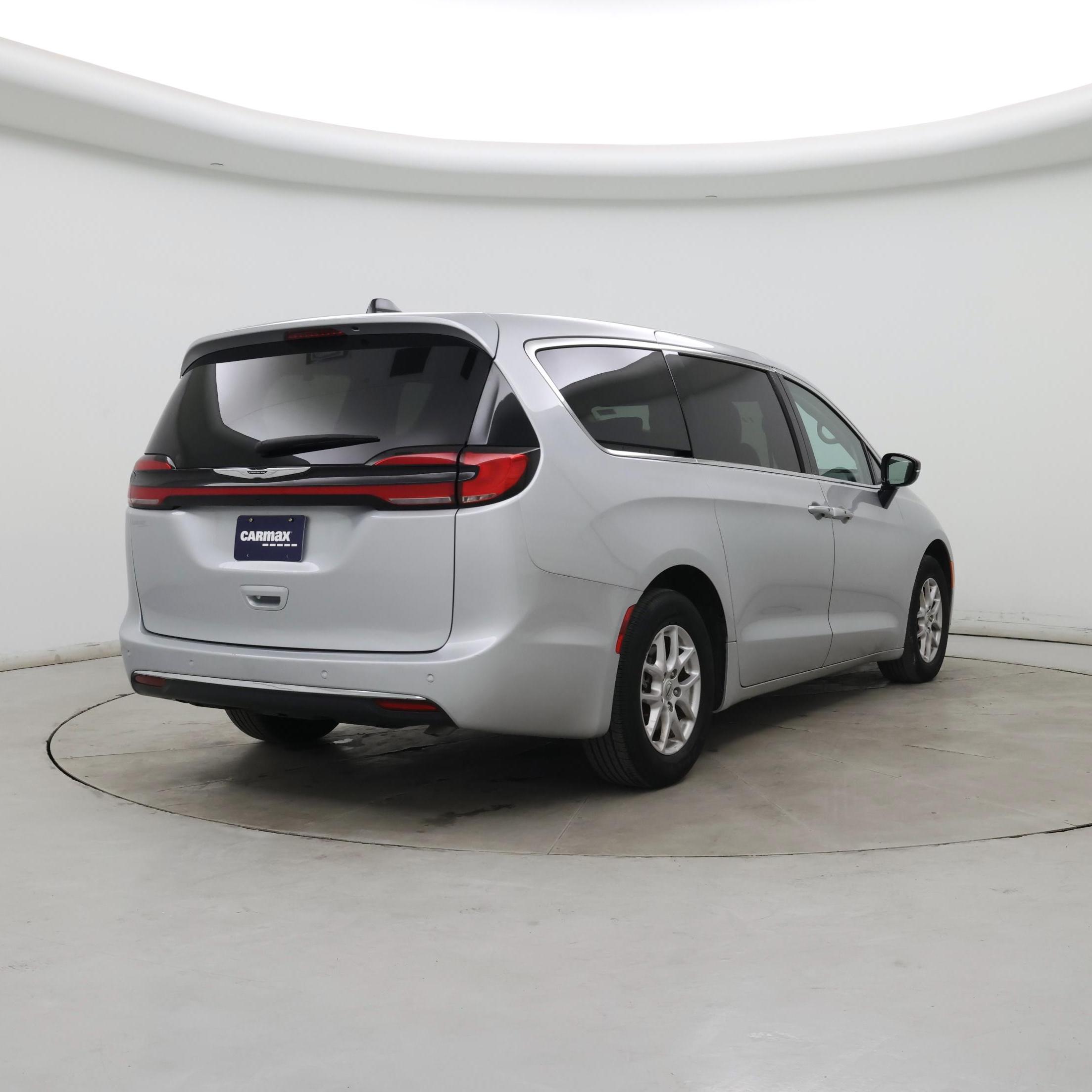 Thumbnail: 2024 Chrysler Pacifica - 8