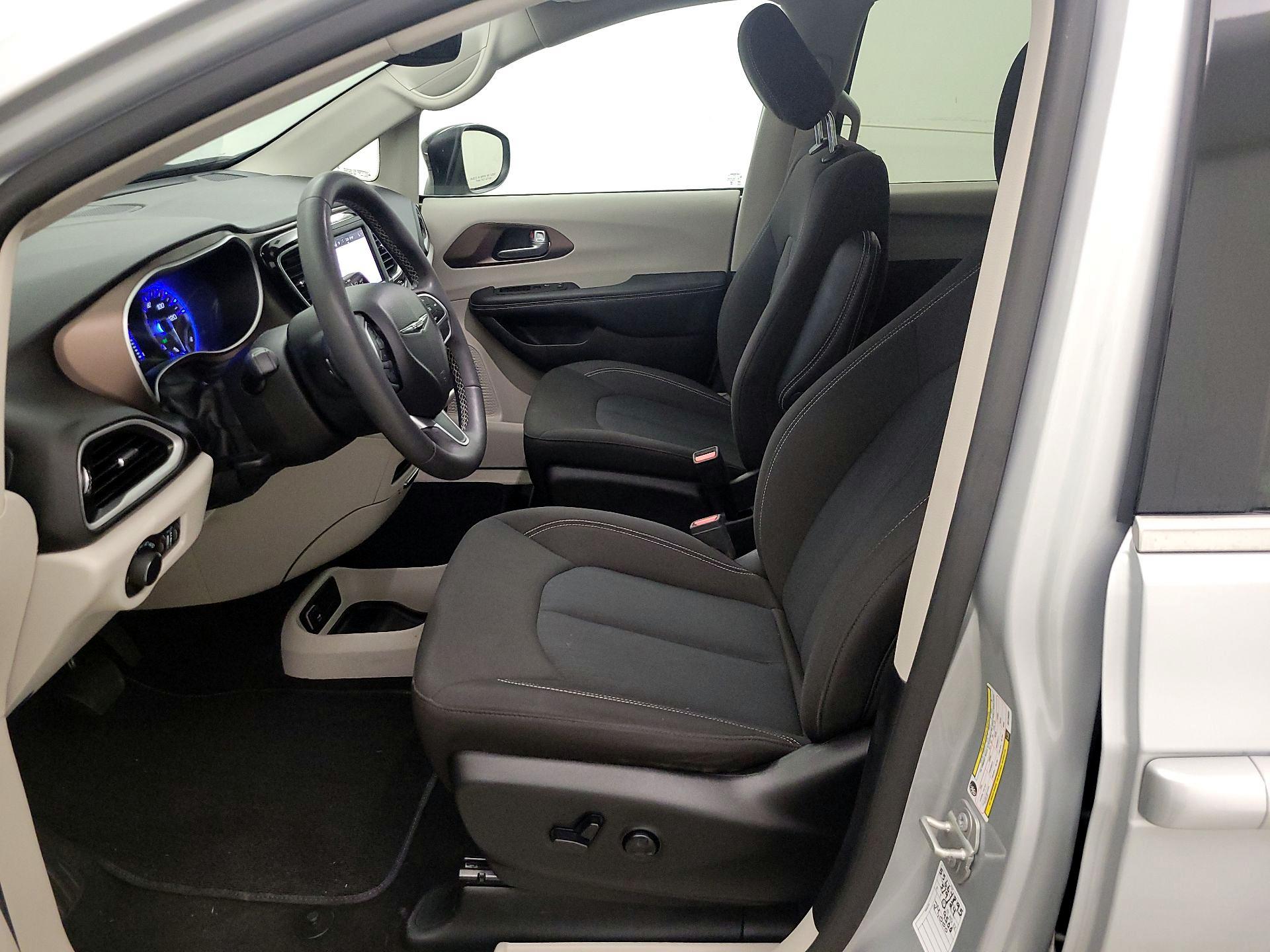 Thumbnail: 2024 Chrysler Voyager - 11