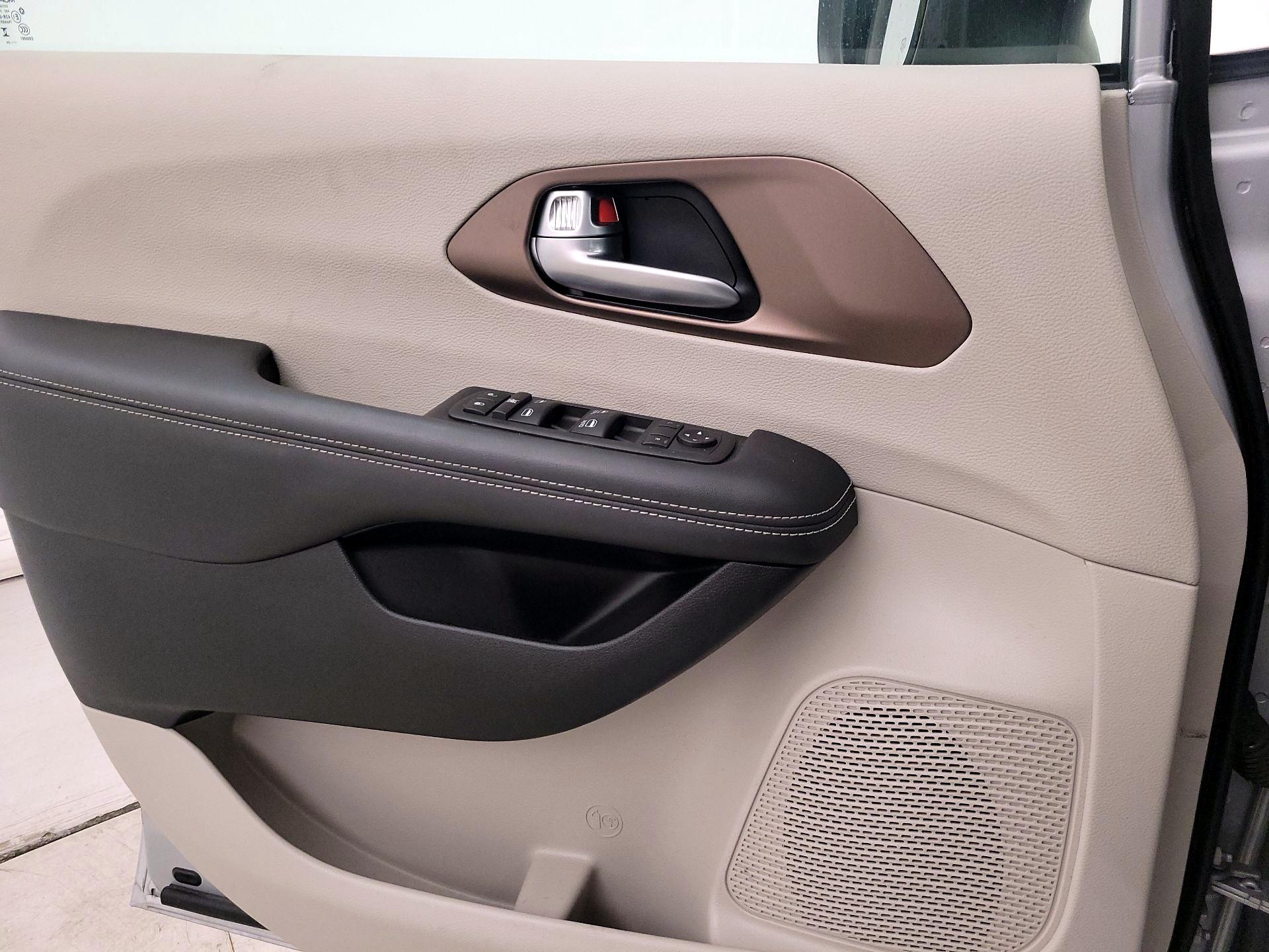 Thumbnail: 2024 Chrysler Voyager - 12