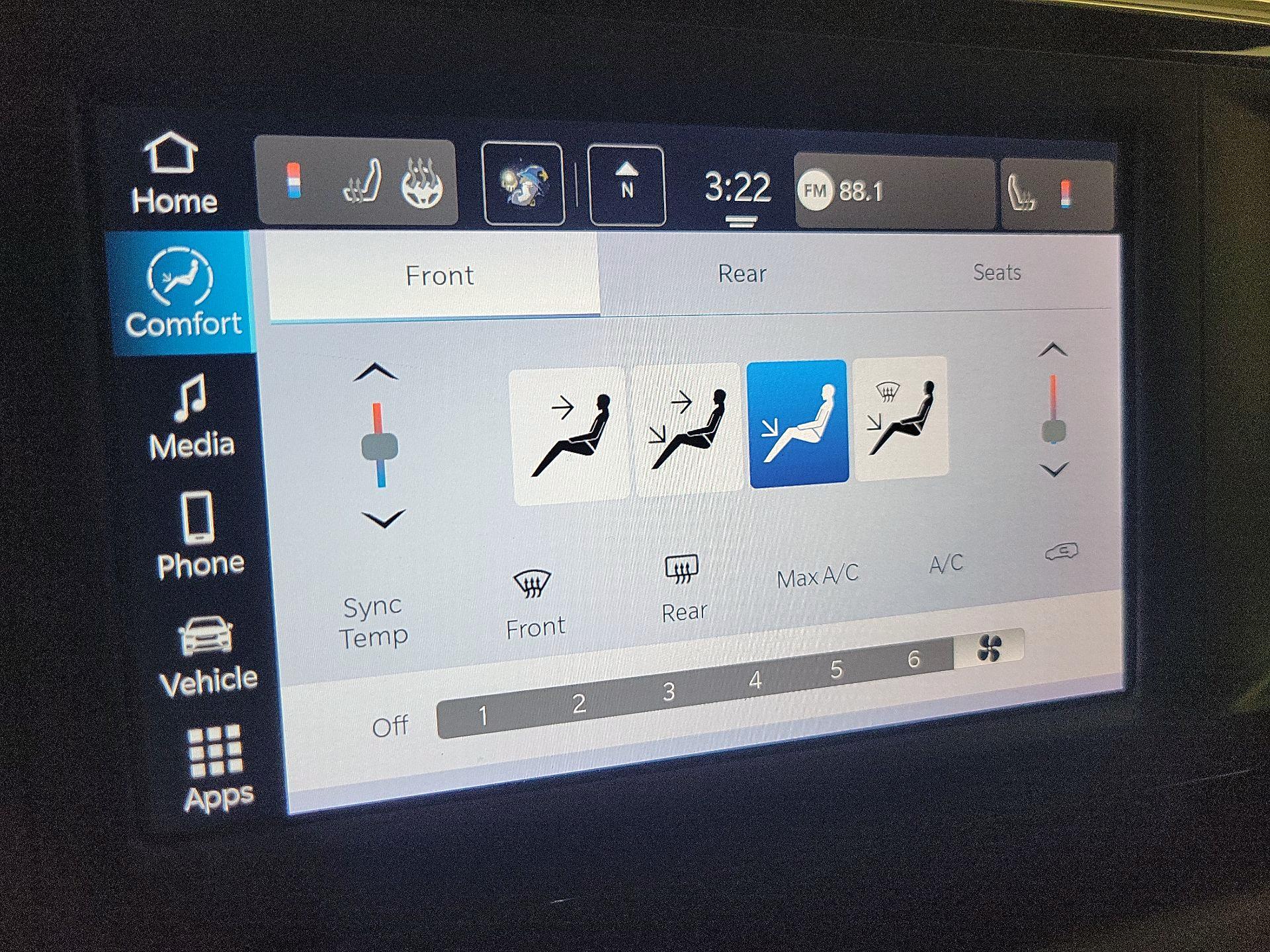 Thumbnail: 2024 Chrysler Voyager - 16