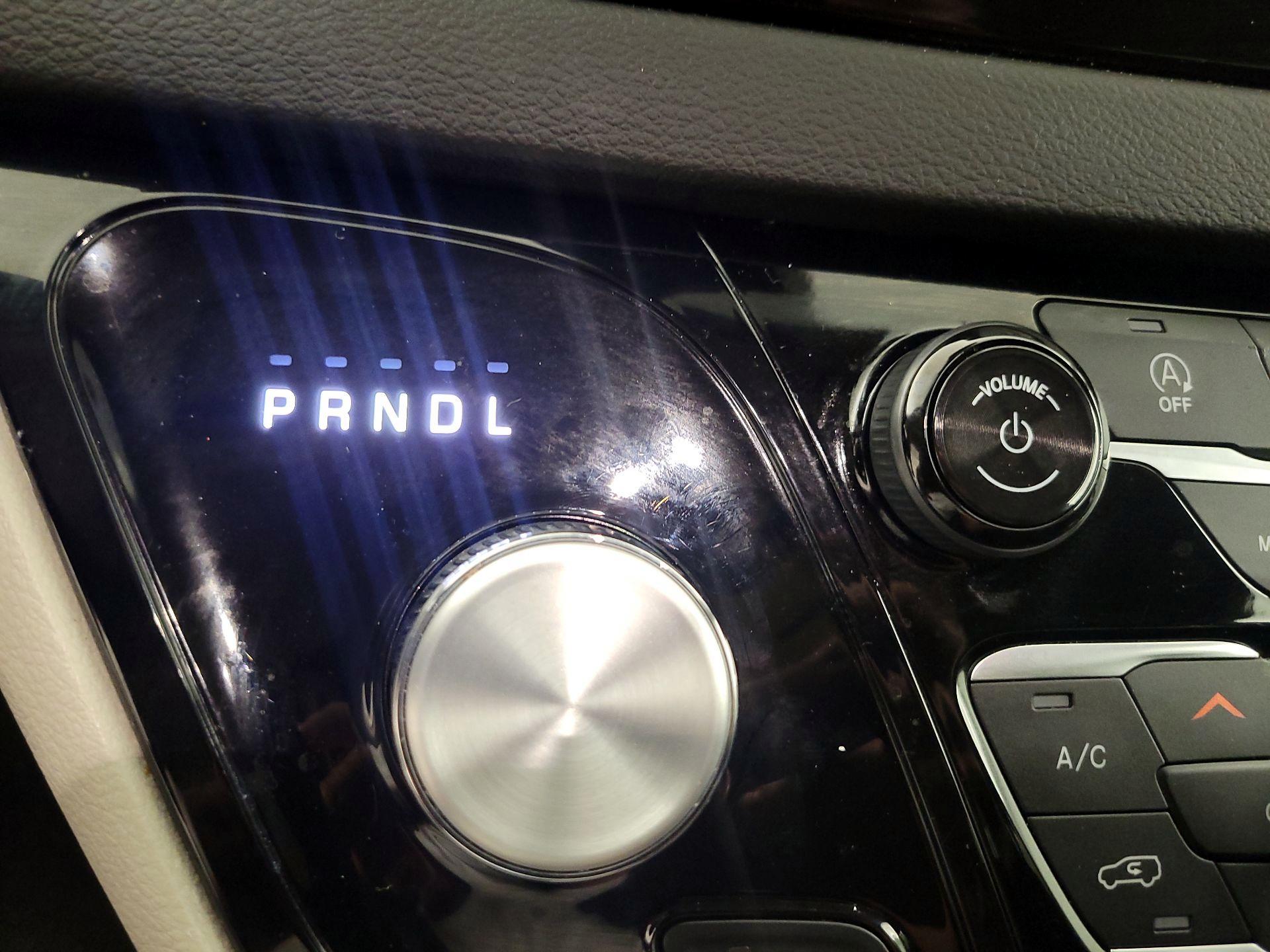 Thumbnail: 2024 Chrysler Voyager - 17