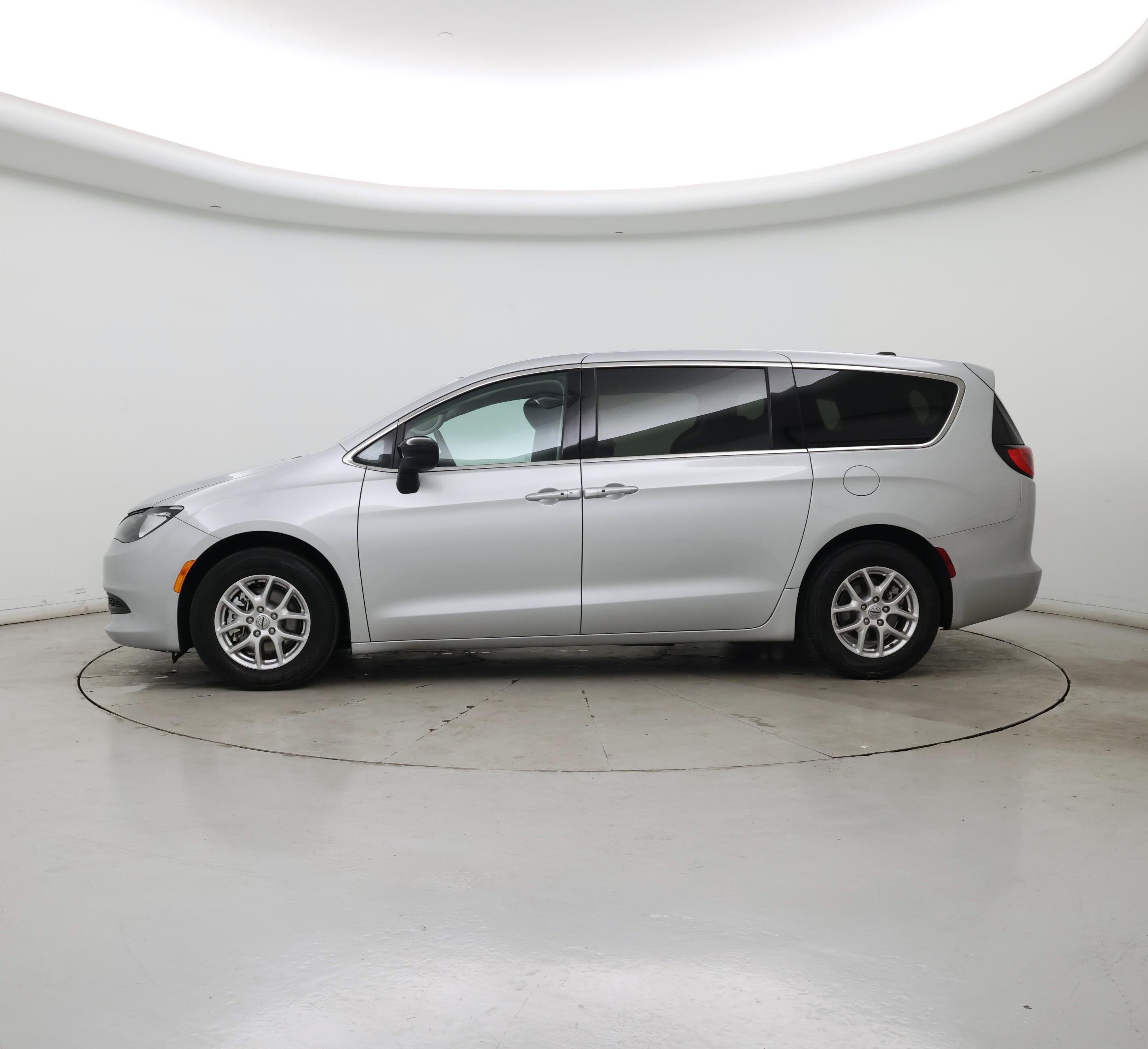 Thumbnail: 2024 Chrysler Voyager - 3