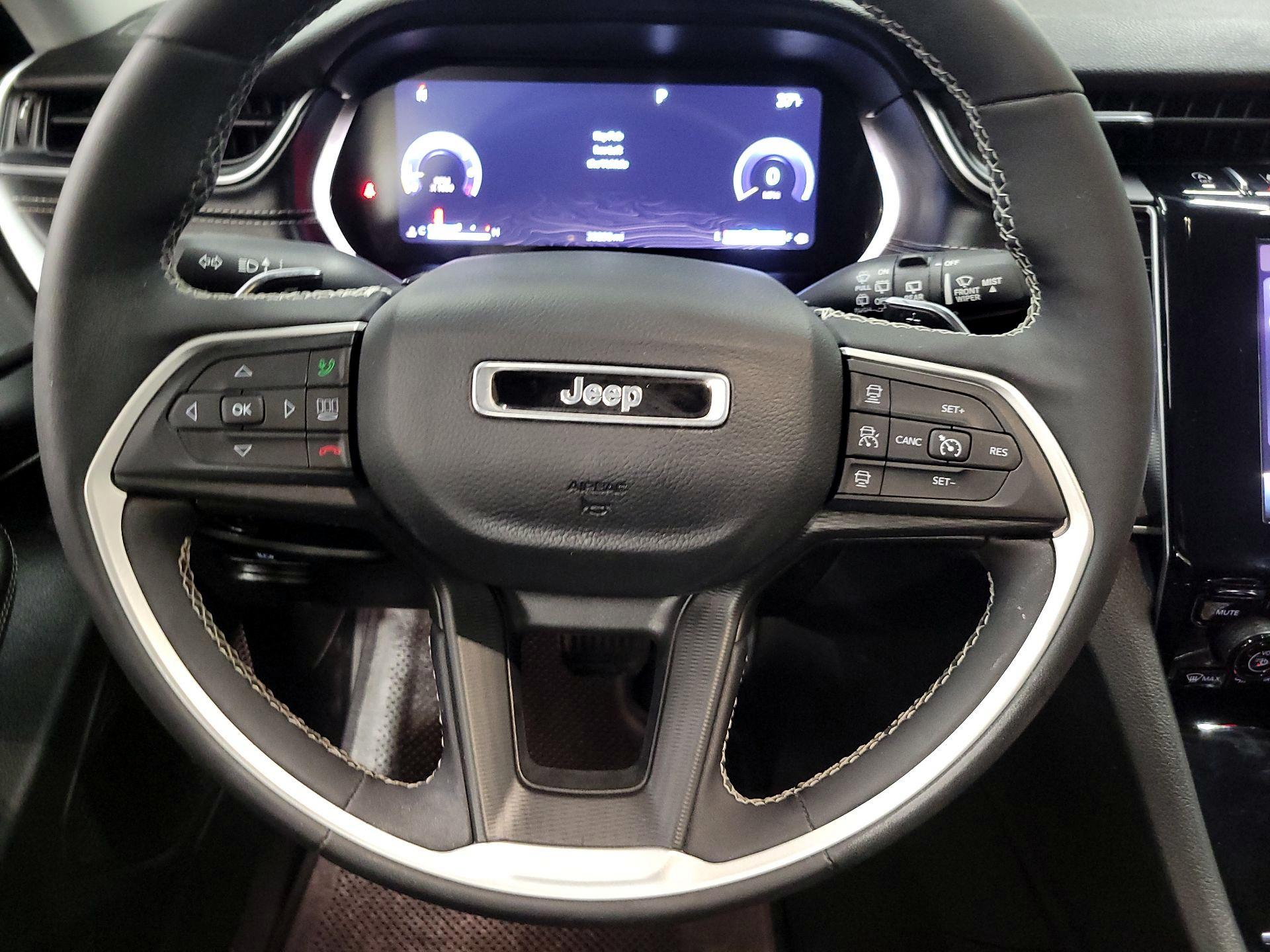 Thumbnail: 2023 Jeep Grand Cherokee - 10